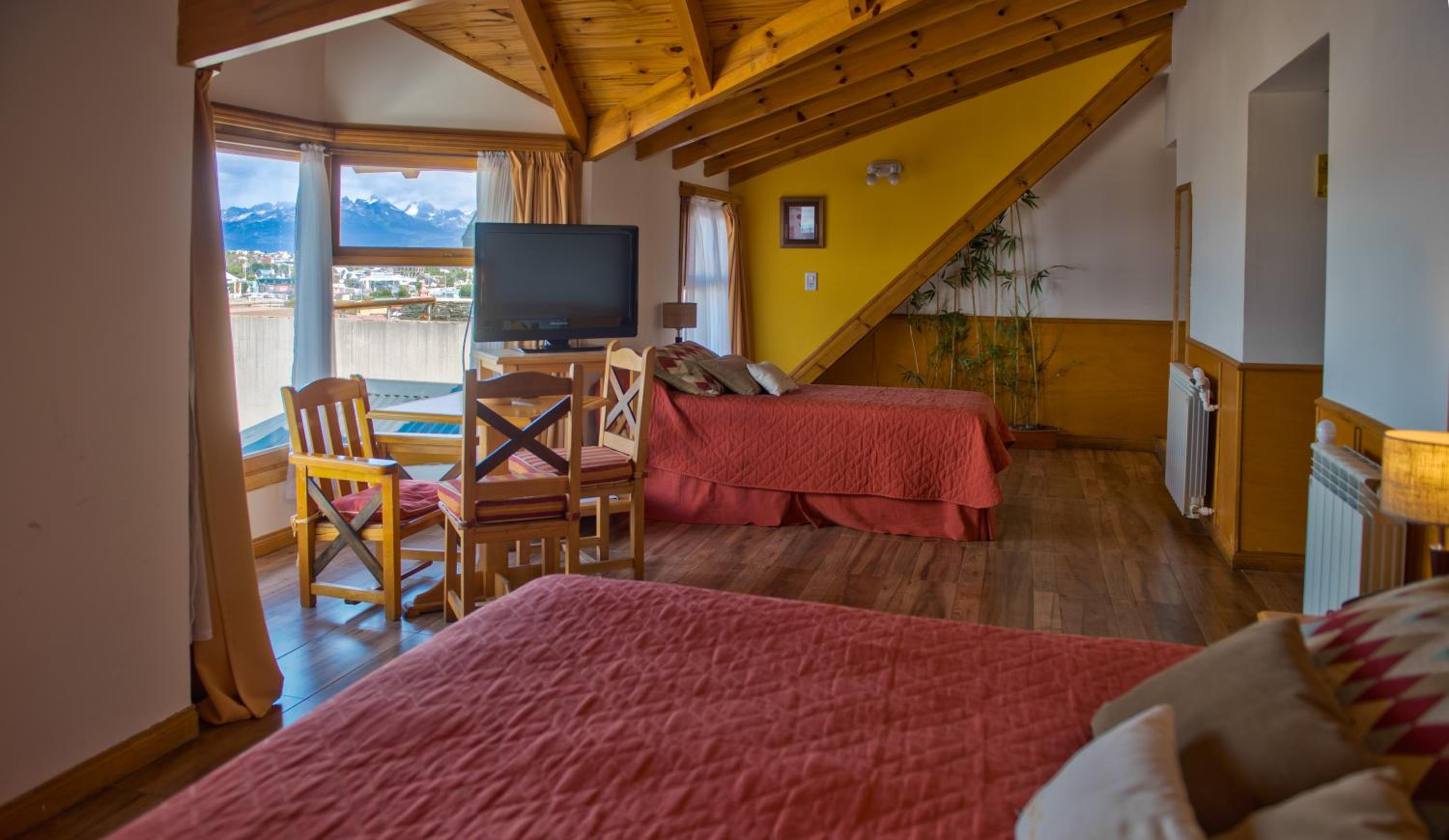Standard Triple Room thumbnail 5