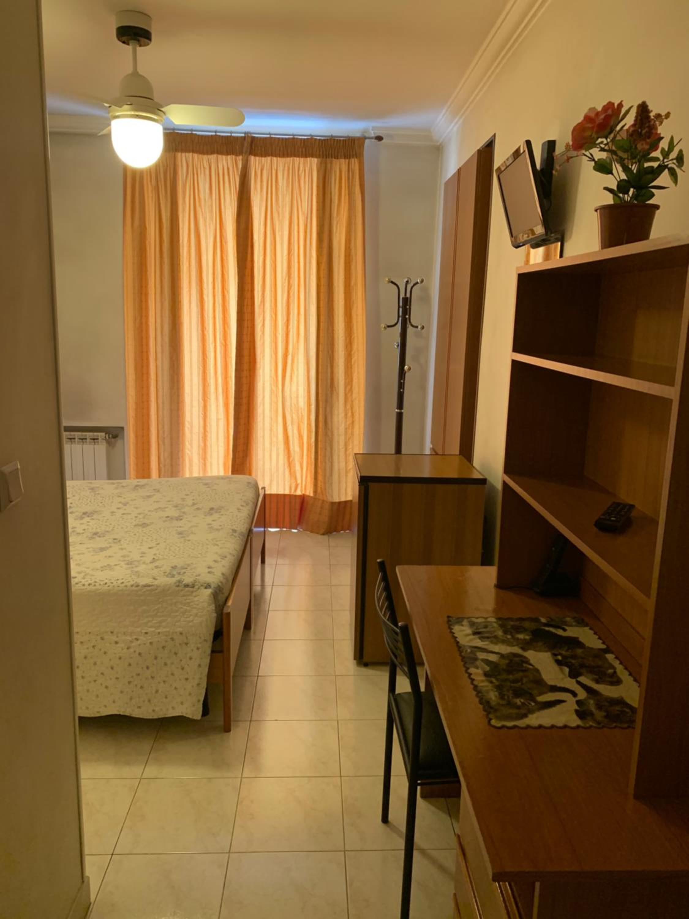 Double Room with Private Bathroom - Photo 11