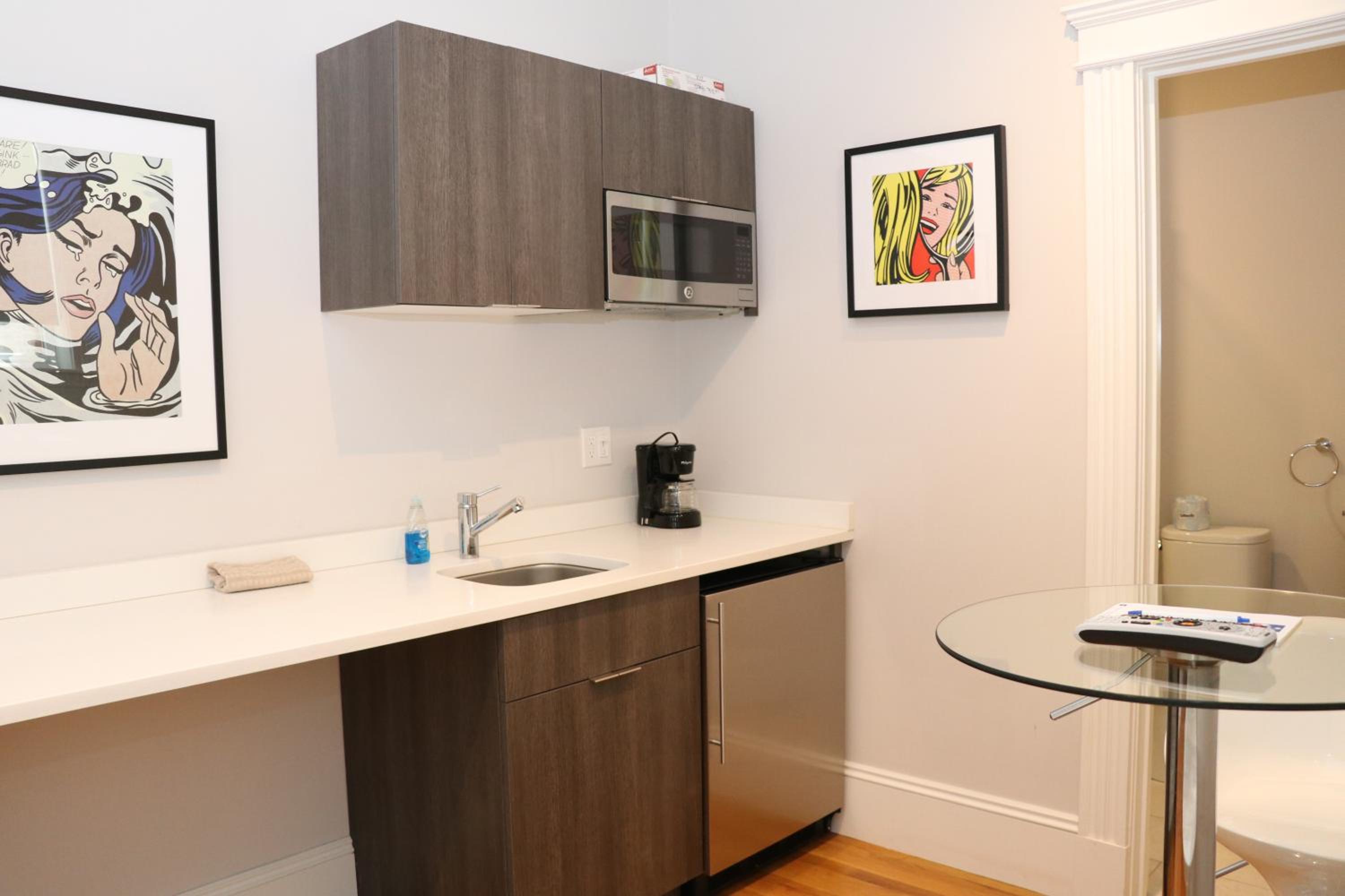 One-Bedroom Apartment - Photo 16