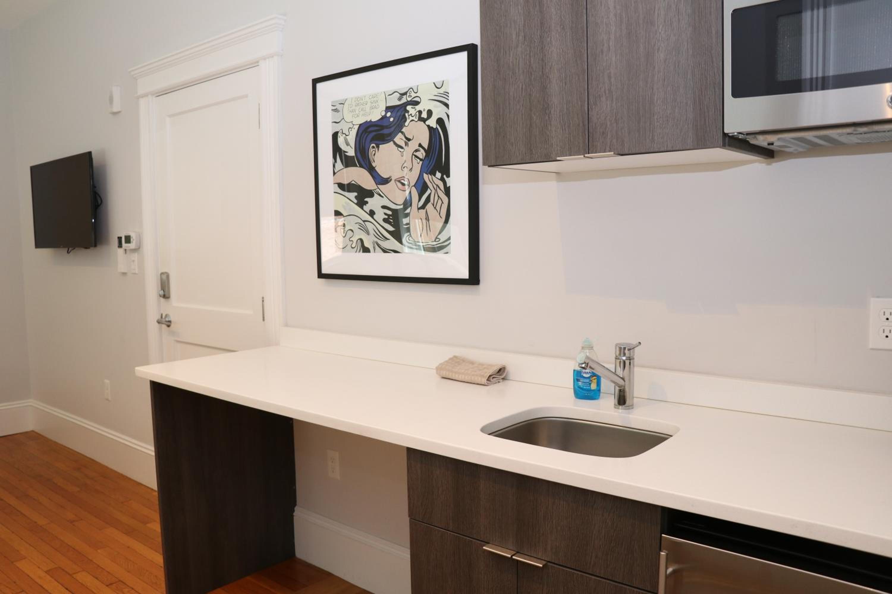 One-Bedroom Apartment - Photo 14