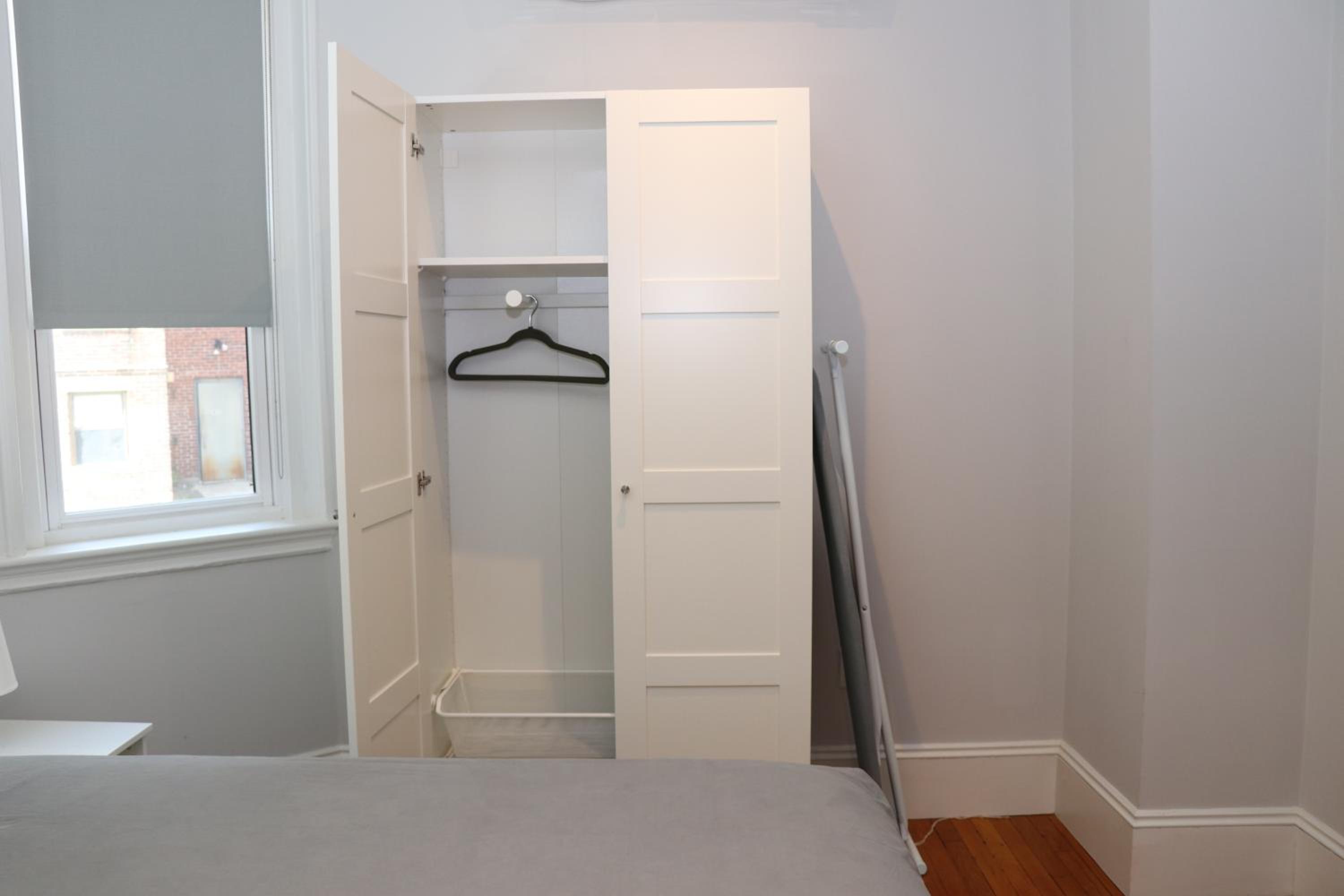 One-Bedroom Apartment - Photo 8