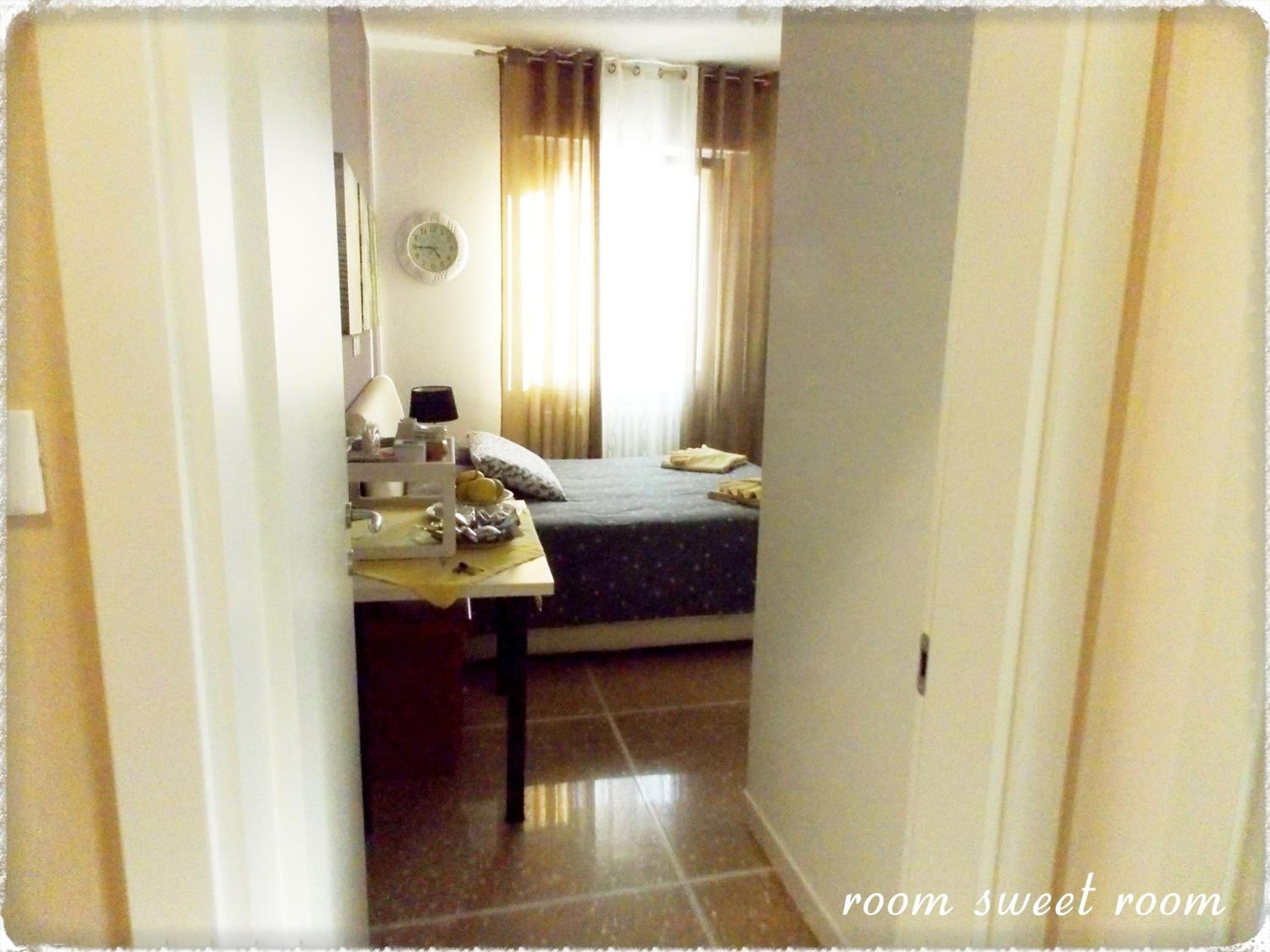 Double Room with Private Bathroom - Photo 7