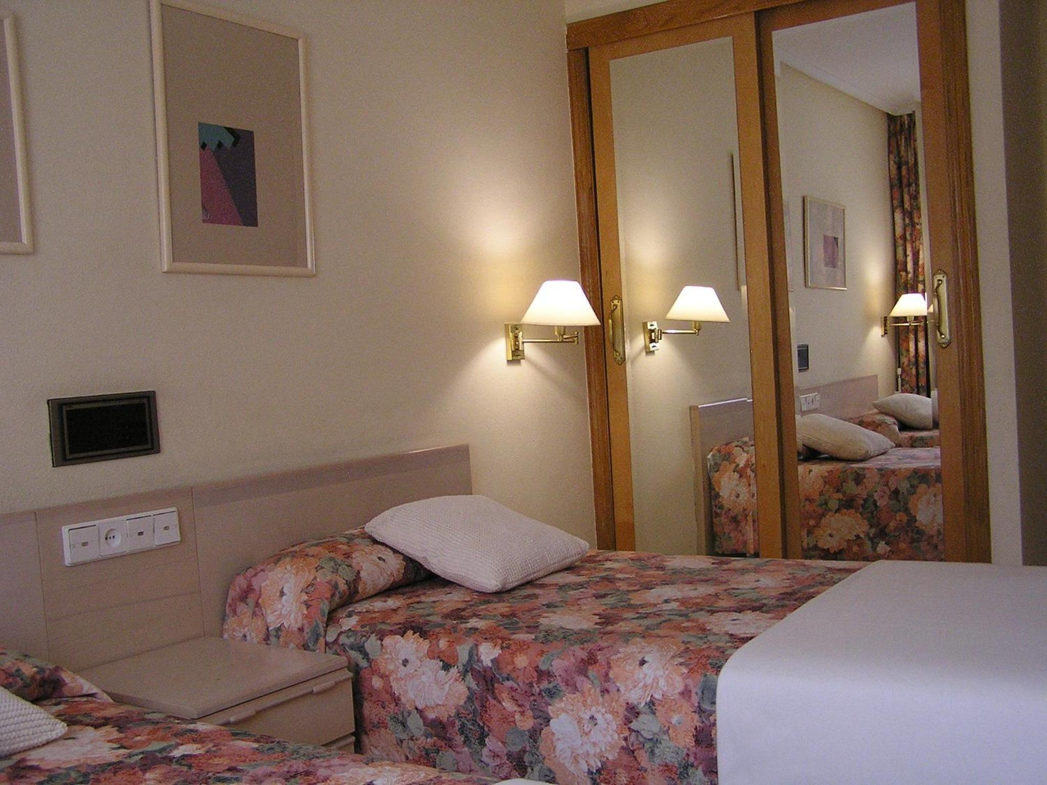 Double or Twin Room - Photo 1