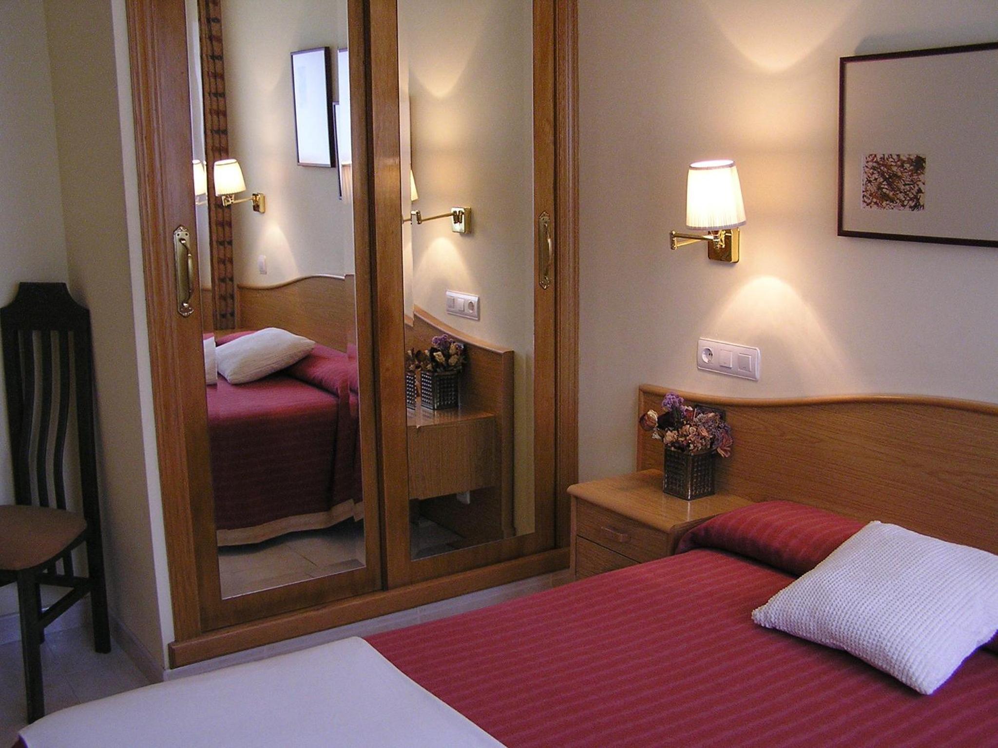 Double or Twin Room - Photo 5