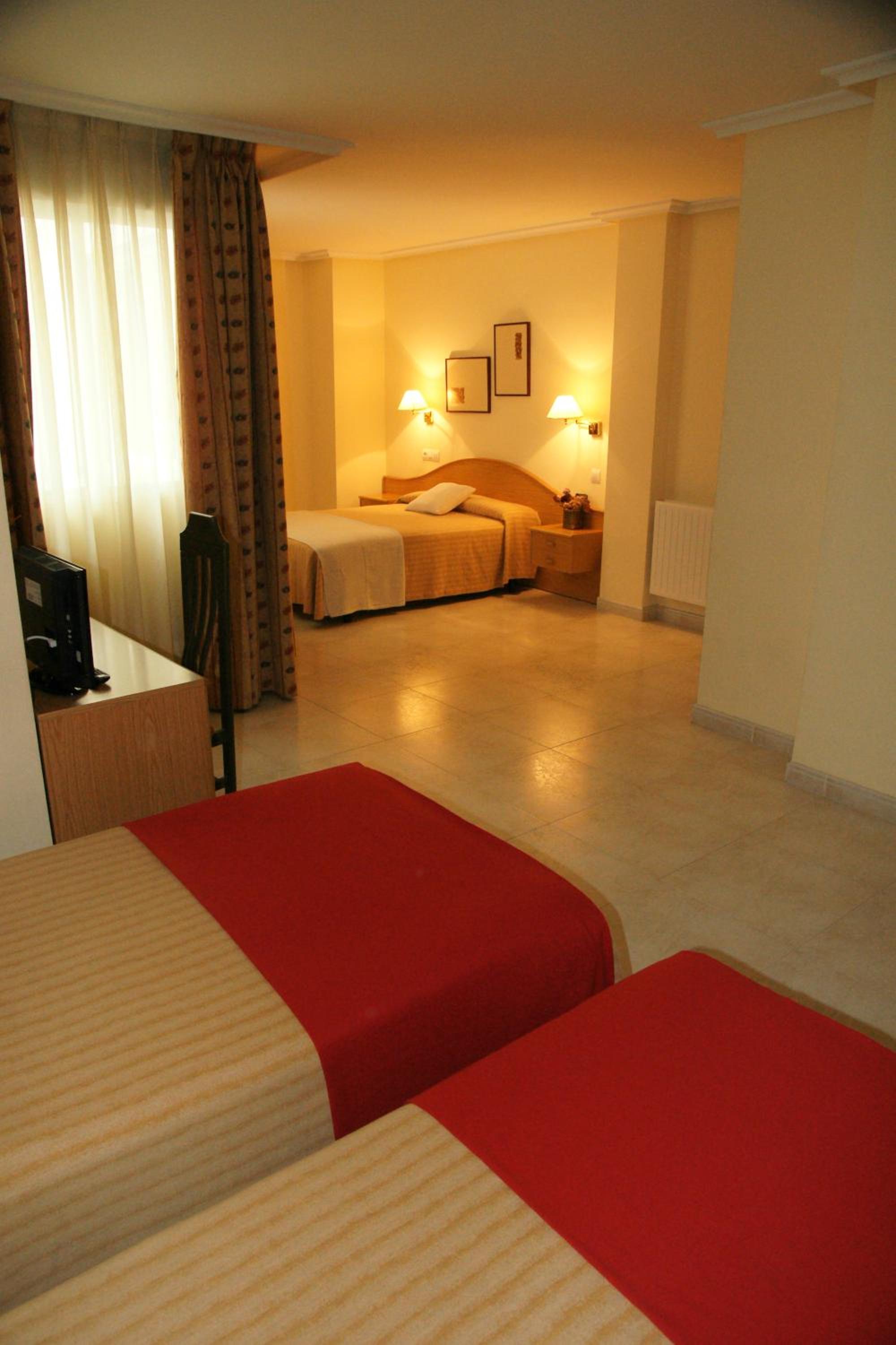 Quadruple Room - Photo 3