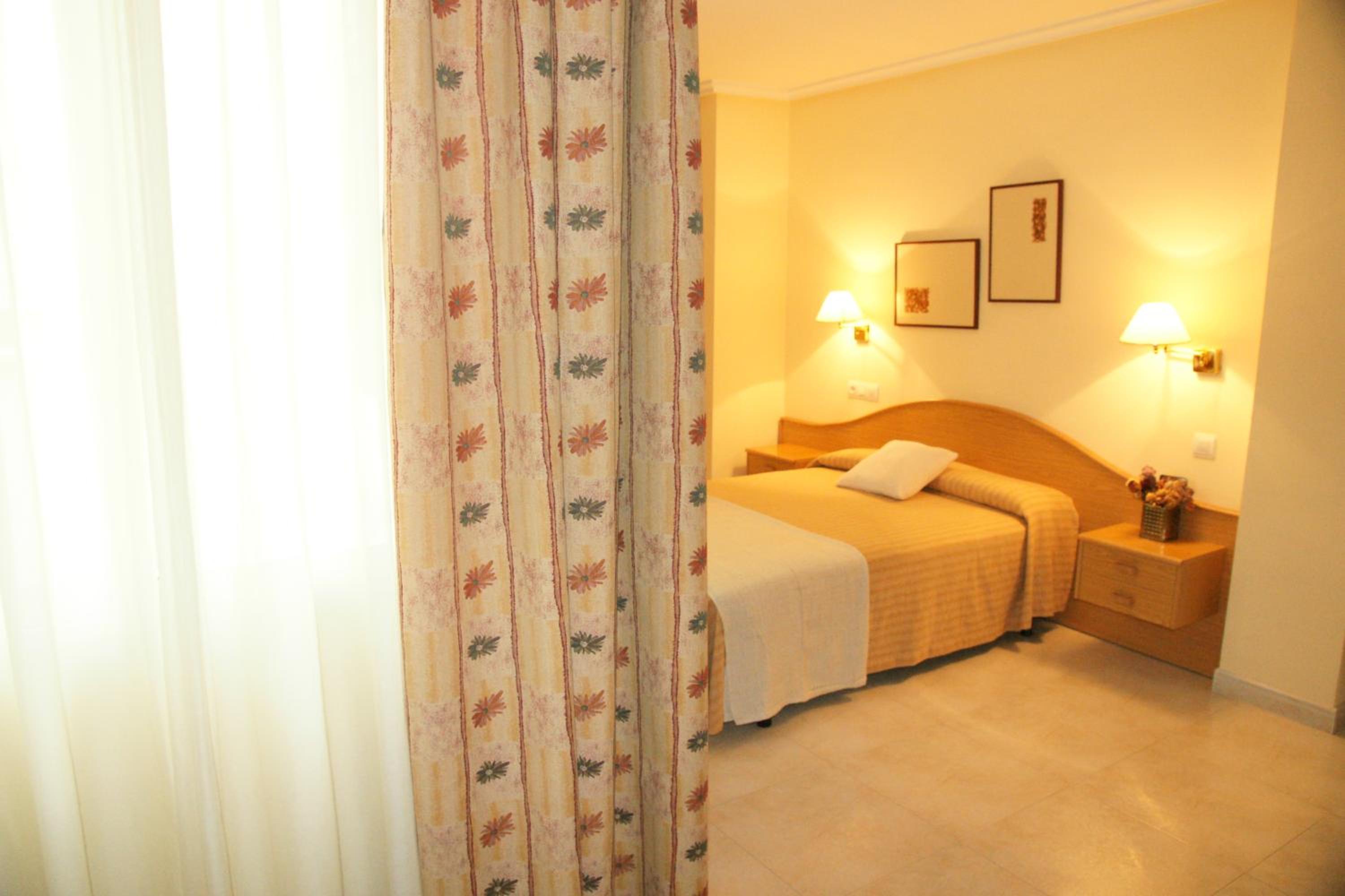 Quadruple Room - Photo 2