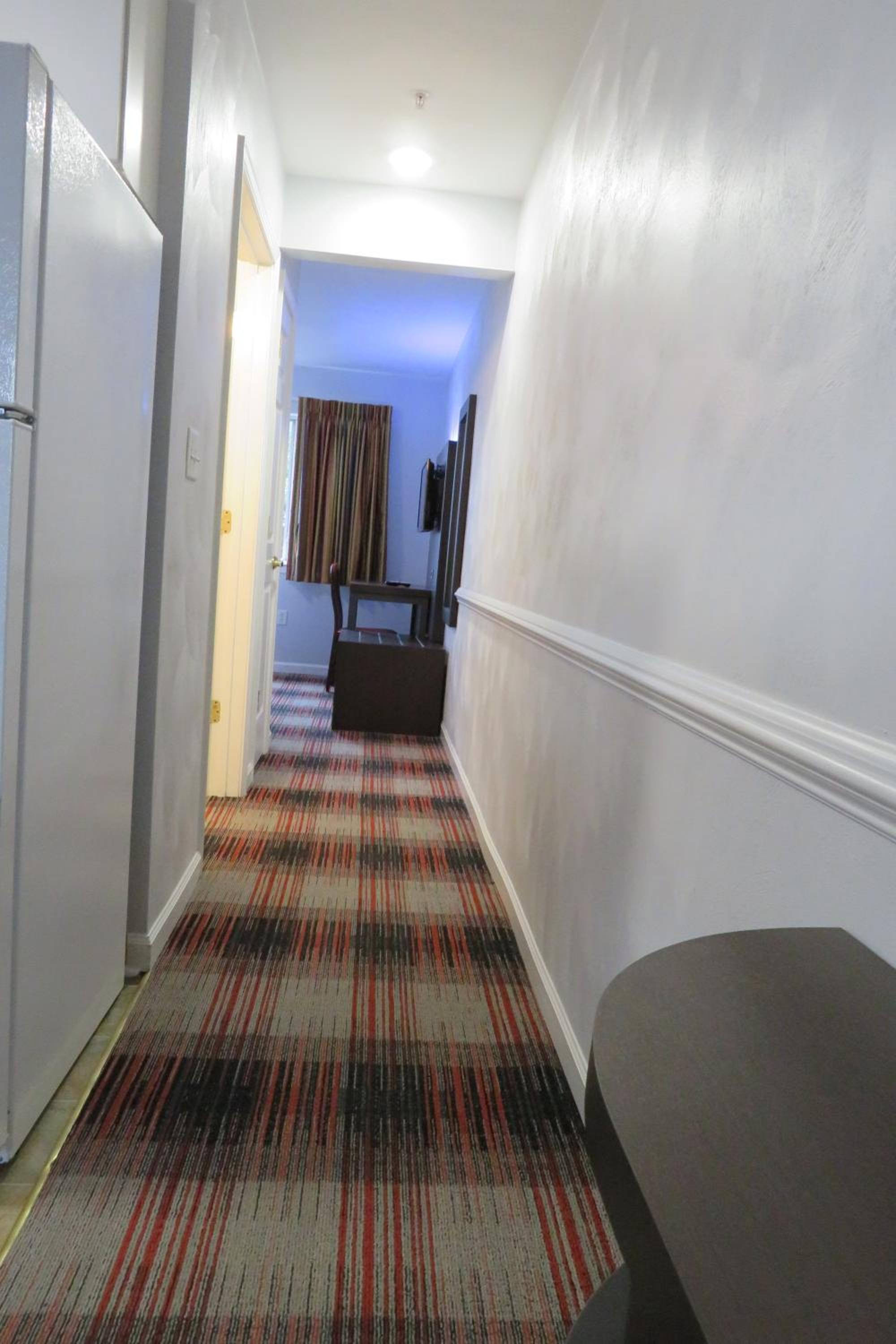 One-Bedroom Suite - Photo 7