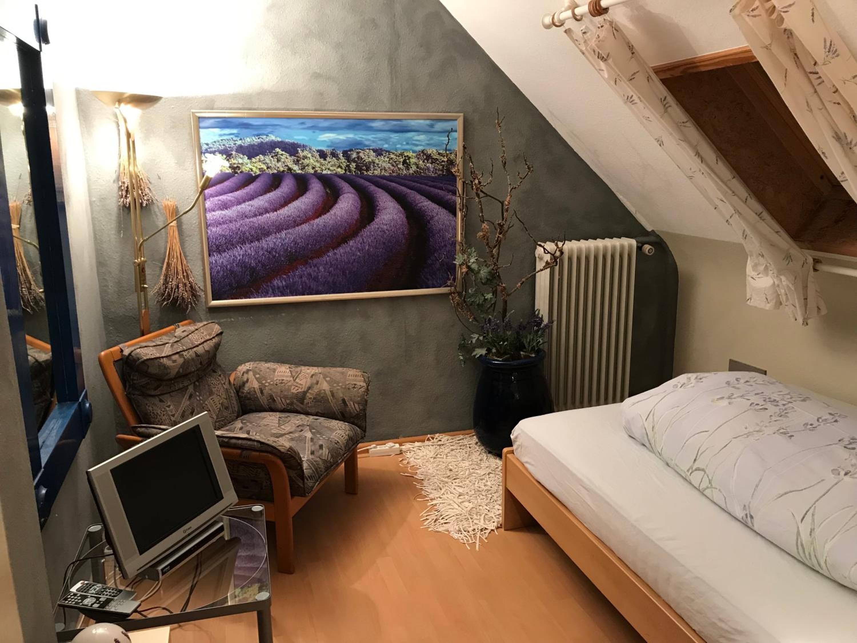 Lavender Room photo 2