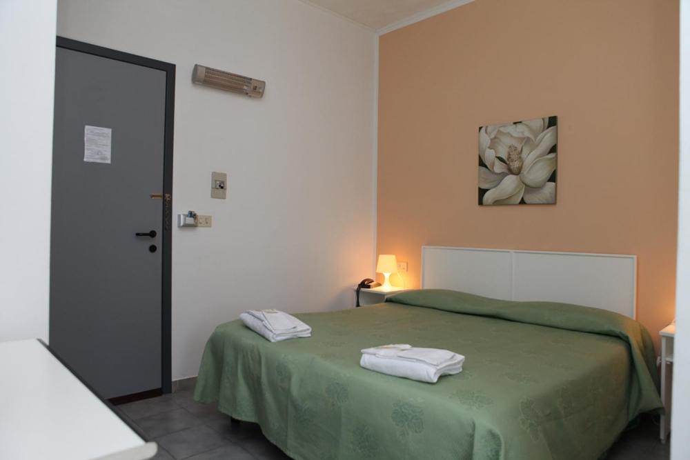 Economy Double Room photo 3