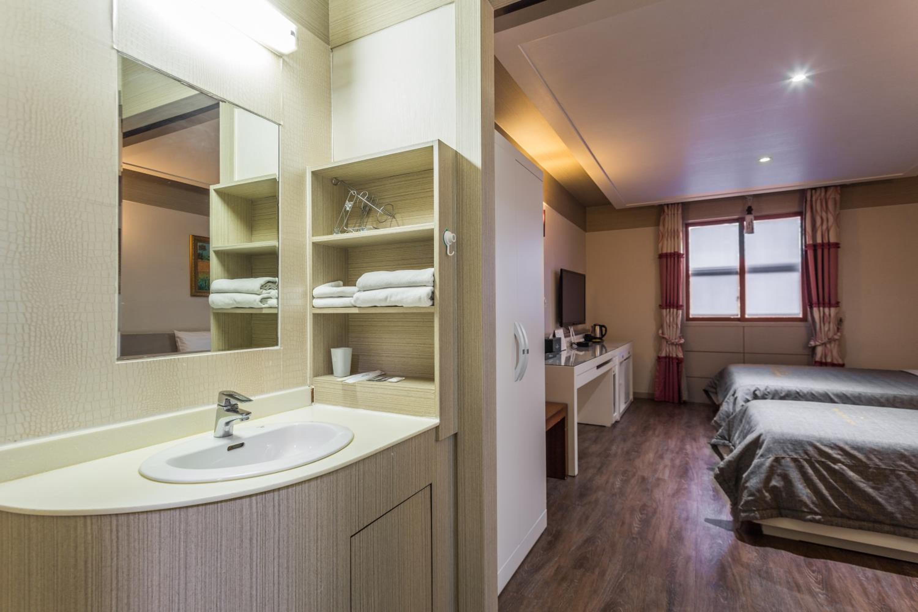 Deluxe Twin Room - Photo 2