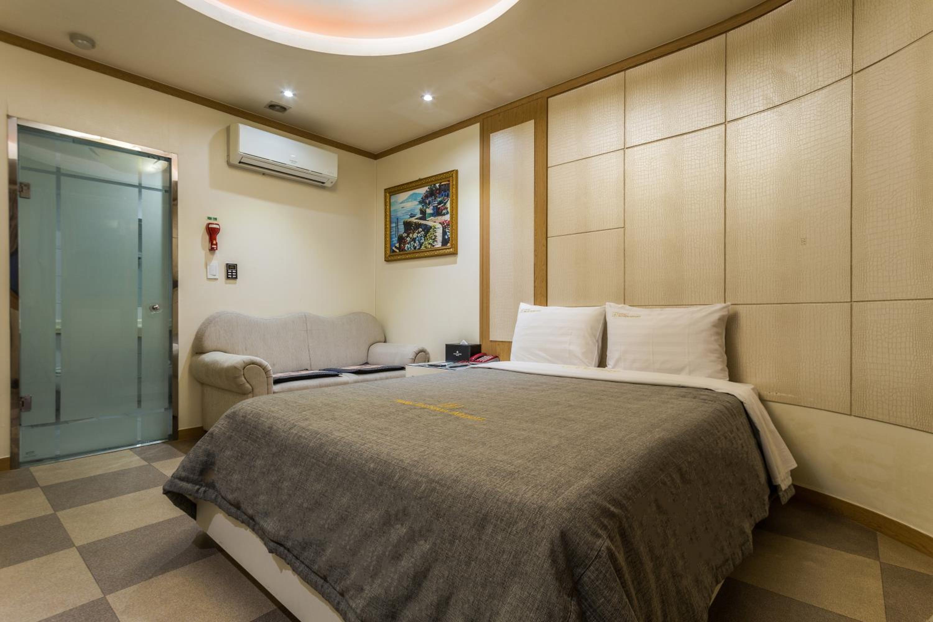 Standard Double Room - Photo 2