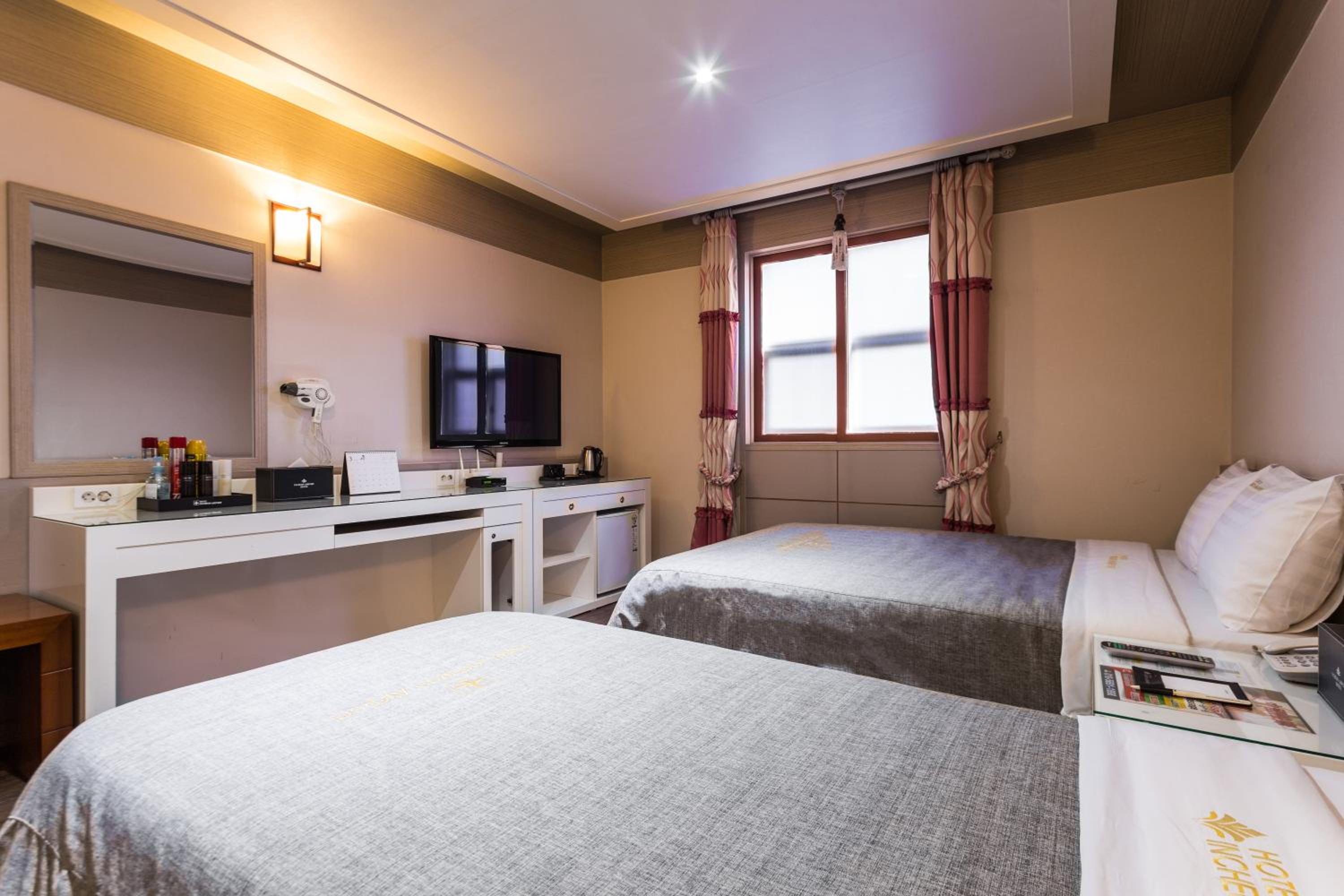 Standard Twin Room - Photo 3
