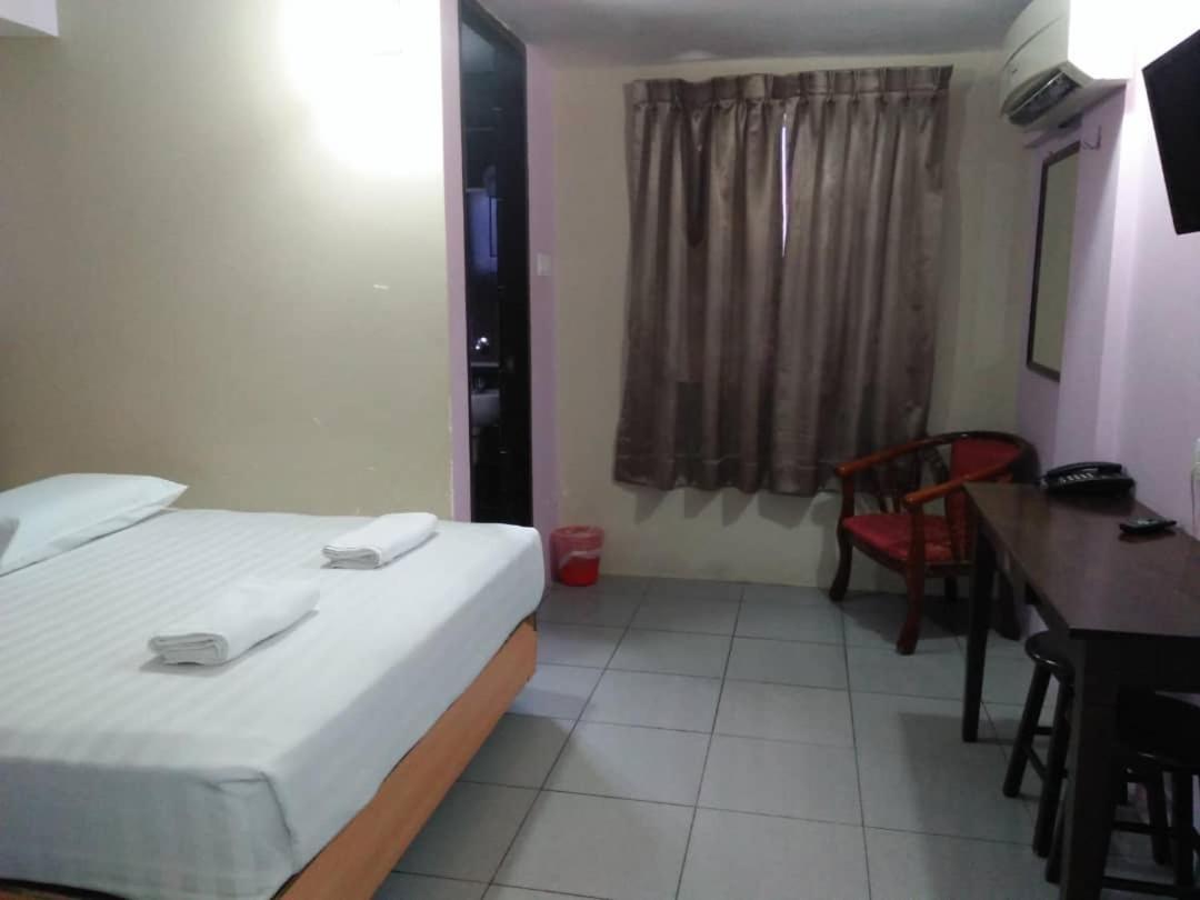 Standard Queen Room - Photo 5