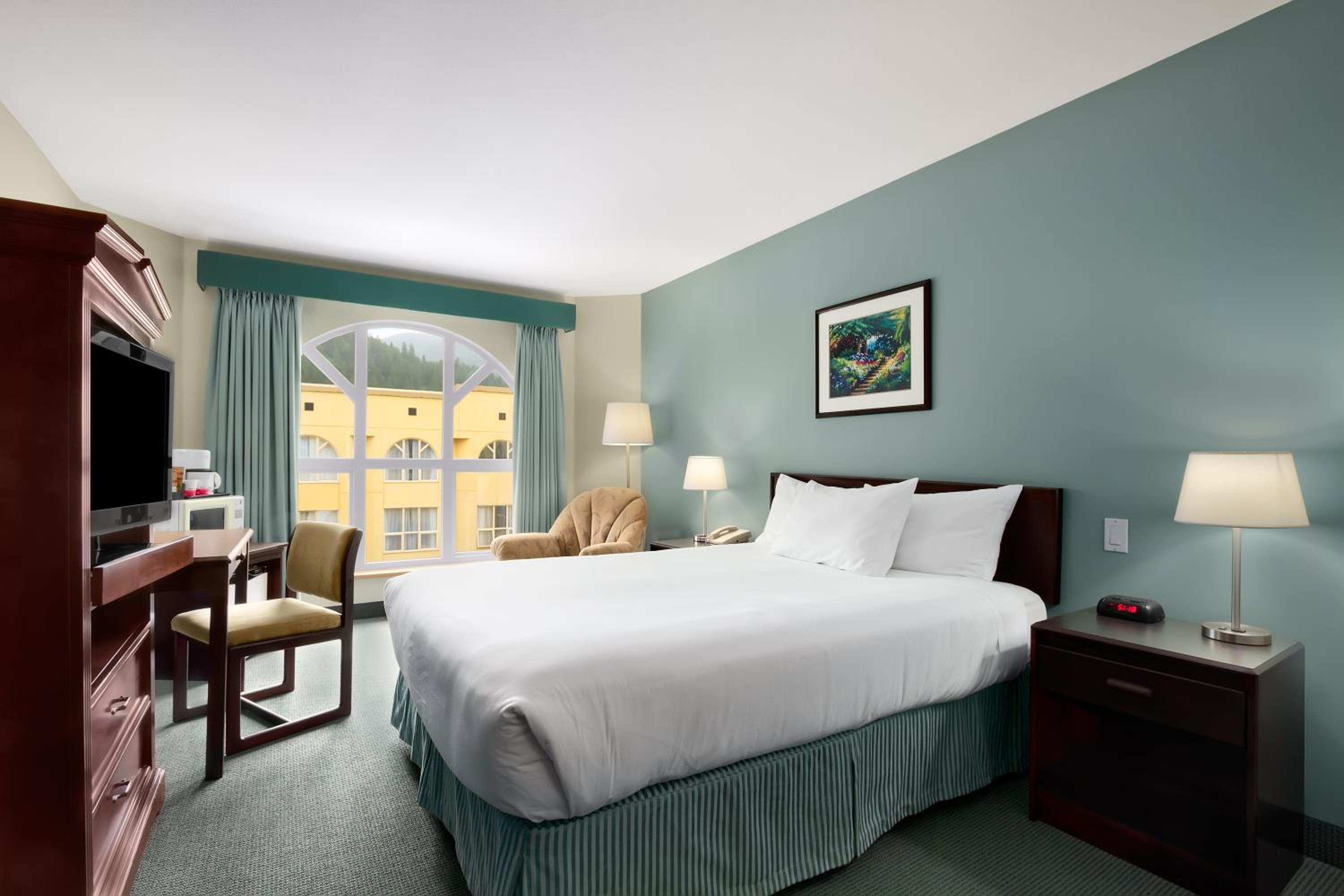 Standard Queen Room