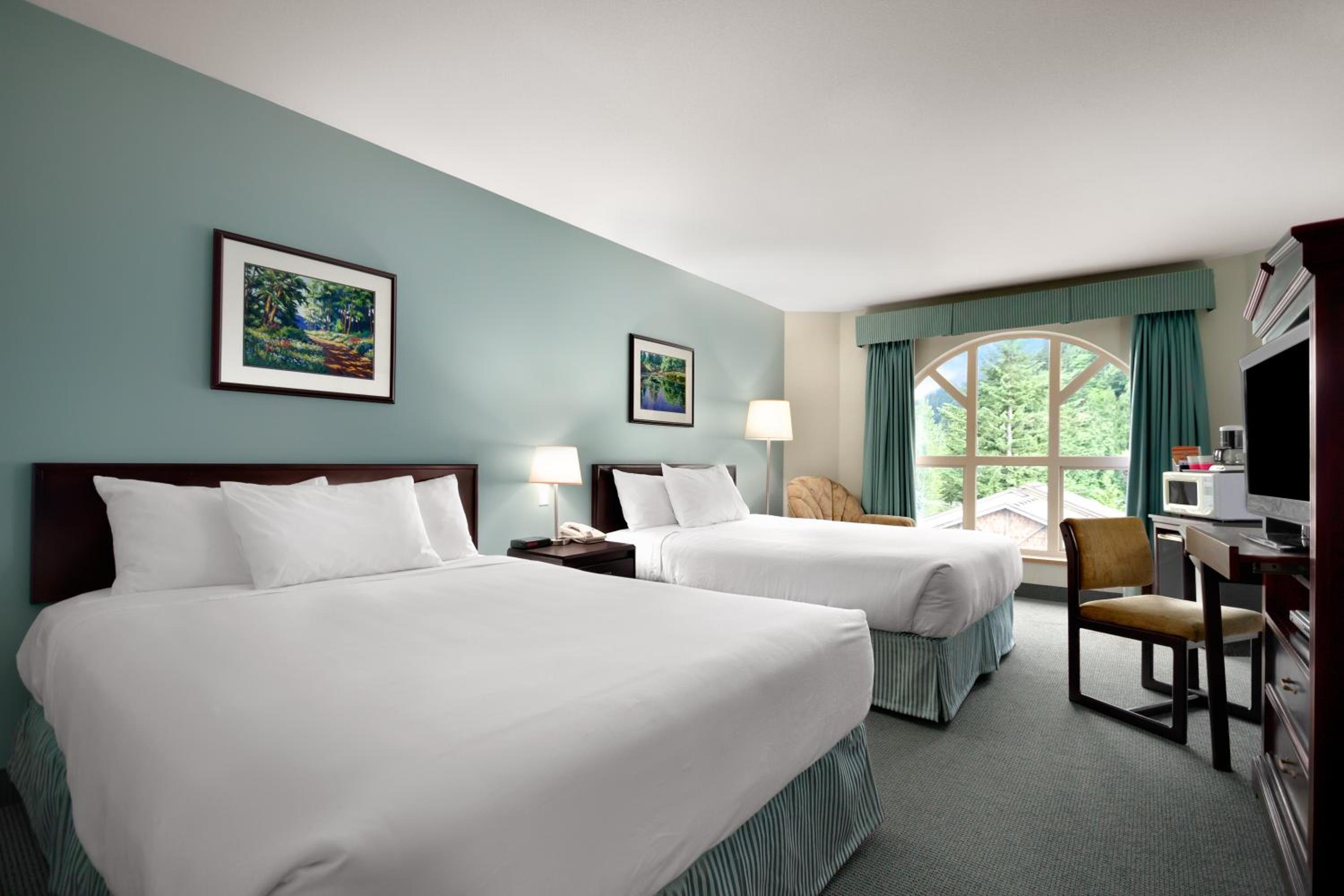 Queen Room with Two Queen Beds with Mountain View - Photo 1