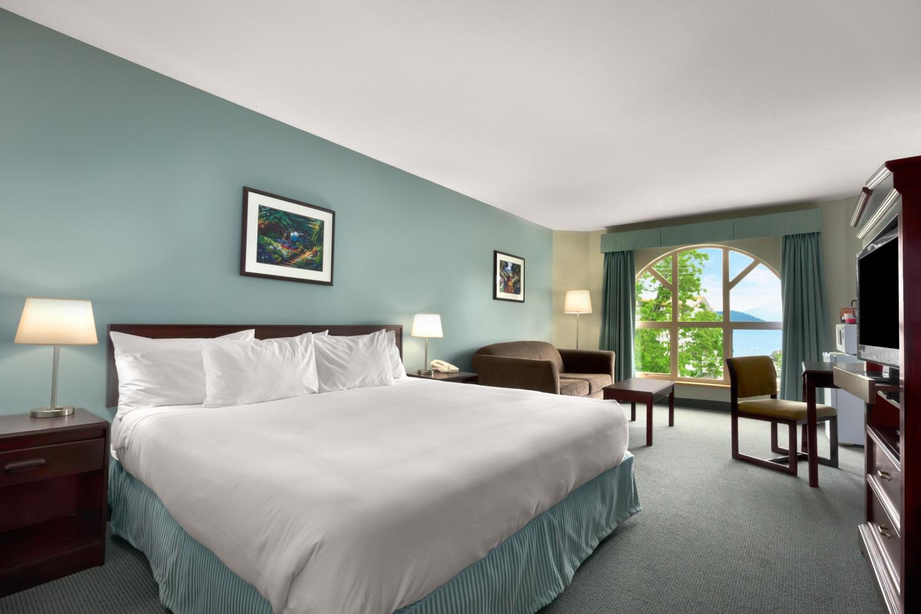 King Room with Sofa Bed - Photo 4
