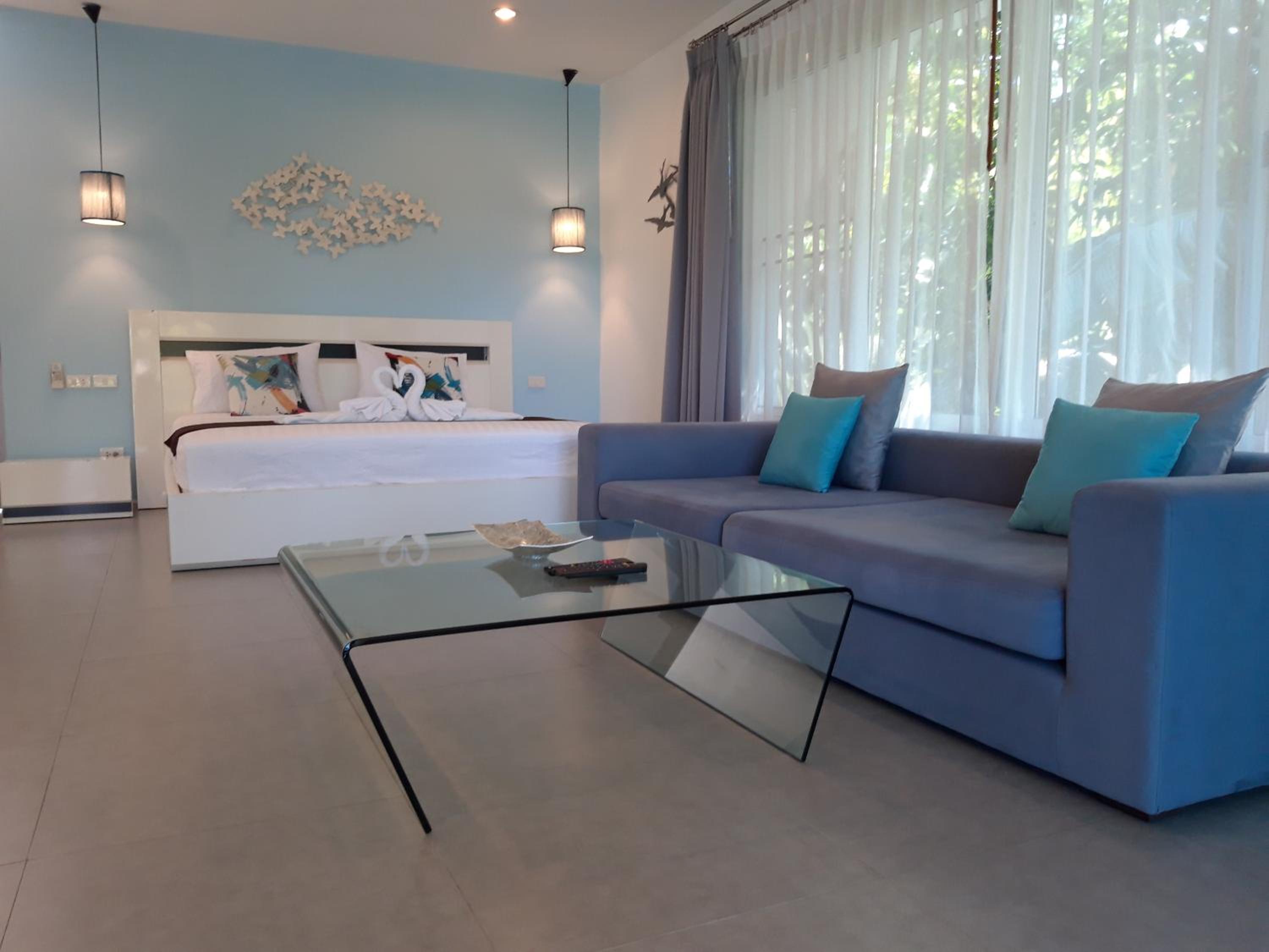 Deluxe King Suite photo 1