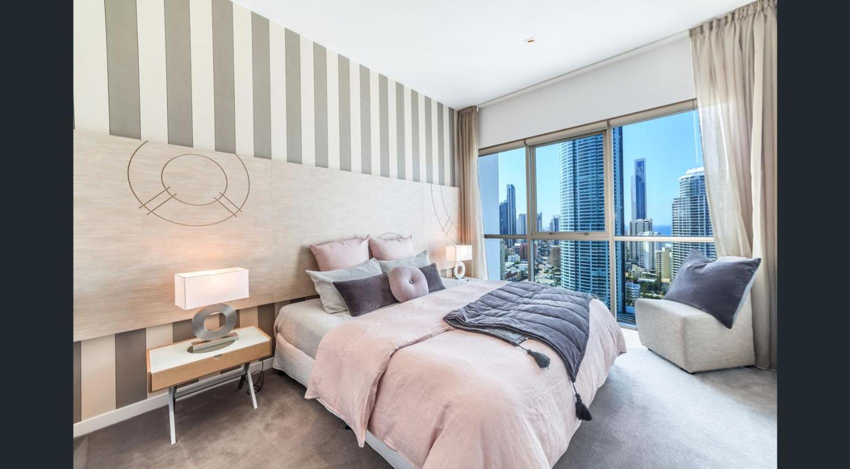 Sub-Penthouse Apartment