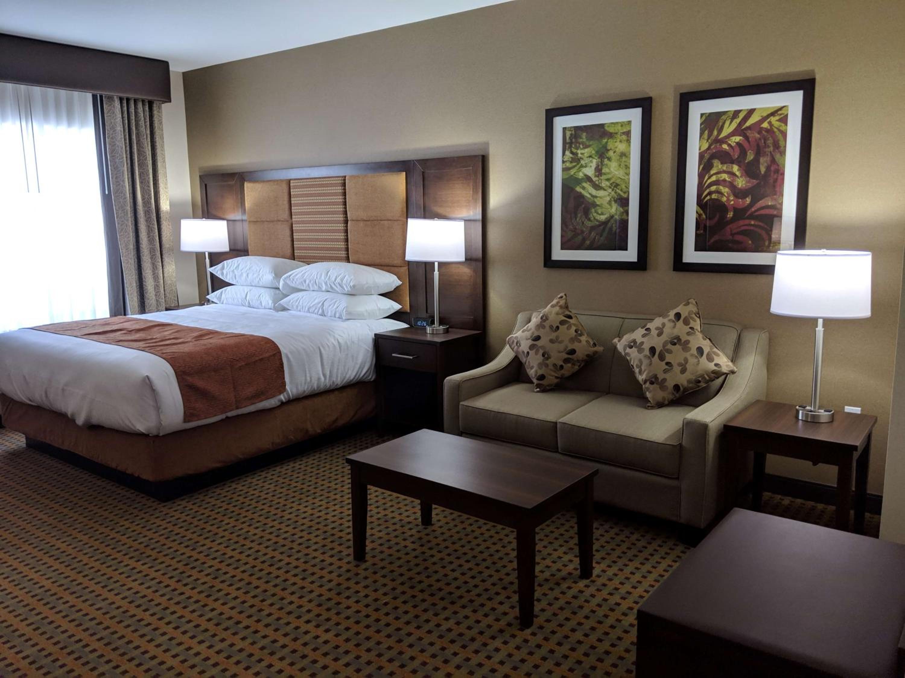 Best Western Plus Hinton Inn & Suites