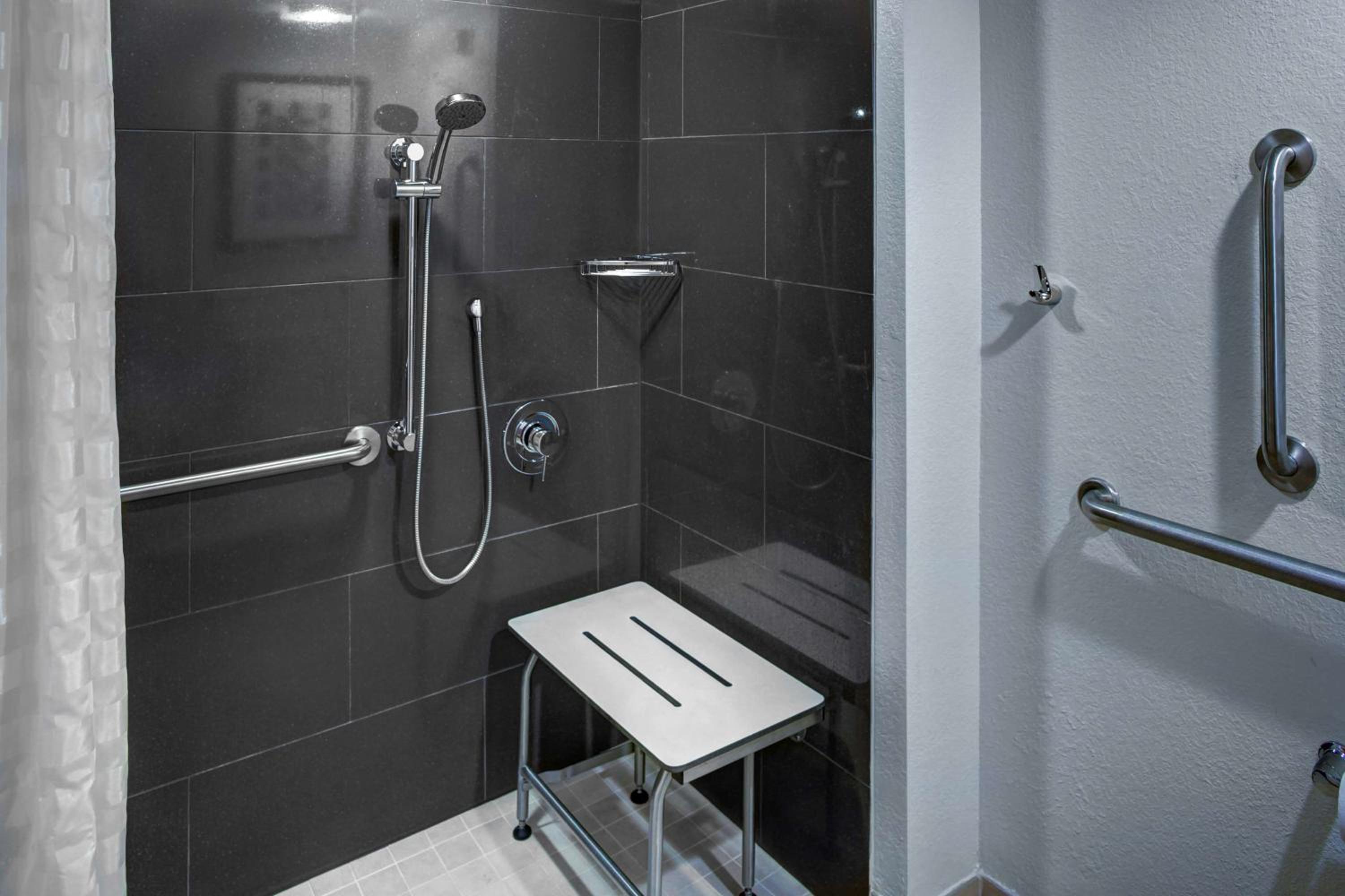 Queen Suite with Two Queen Beds and Accessible Shower - Disability Access photo 2