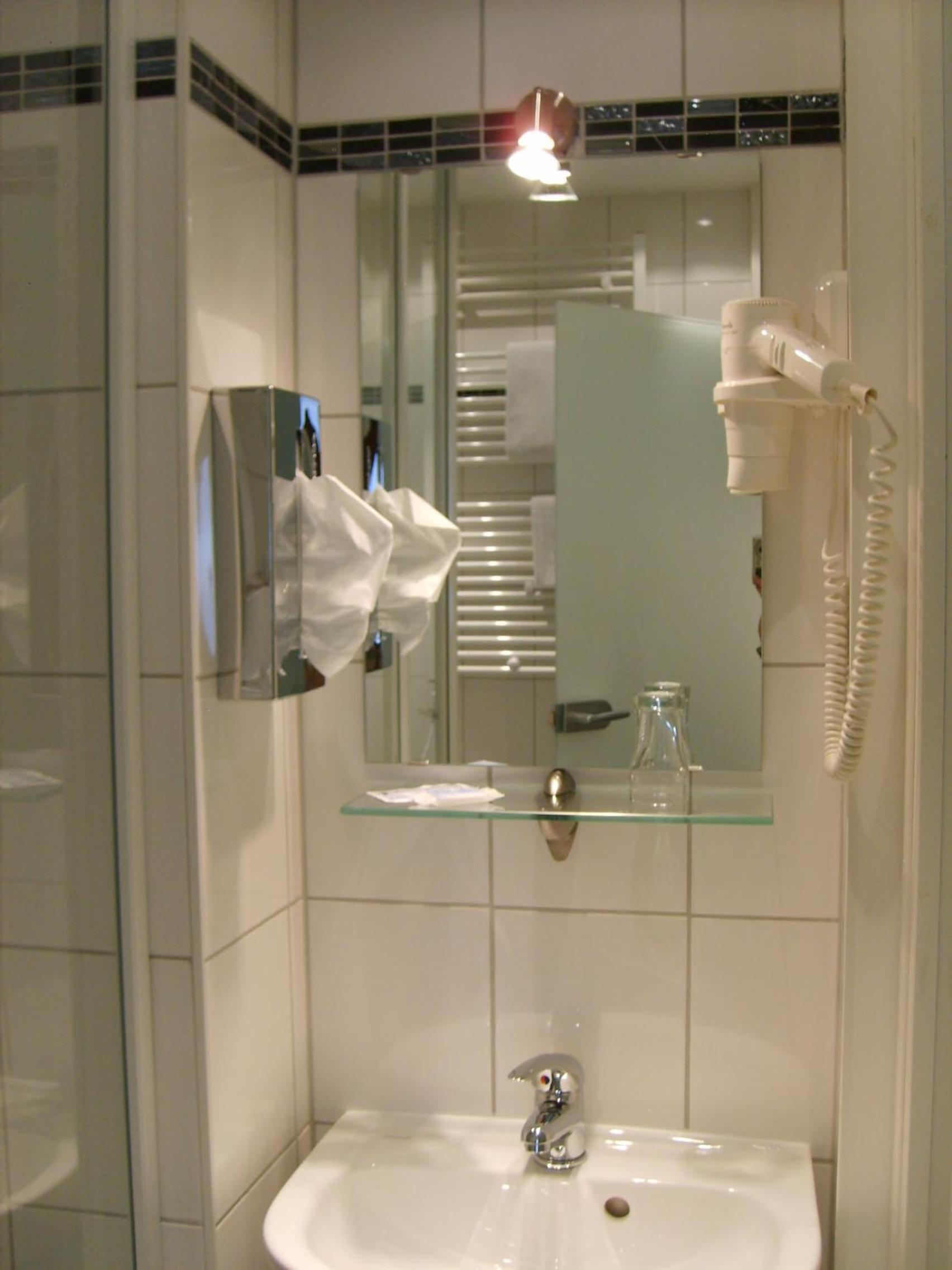 Single Room photo 3