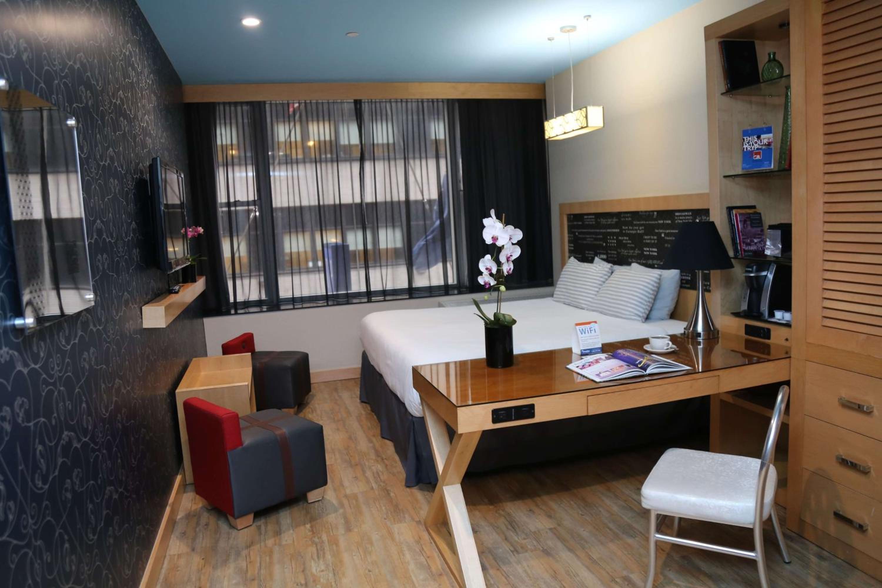 Double Room - Accessible thumbnail 5