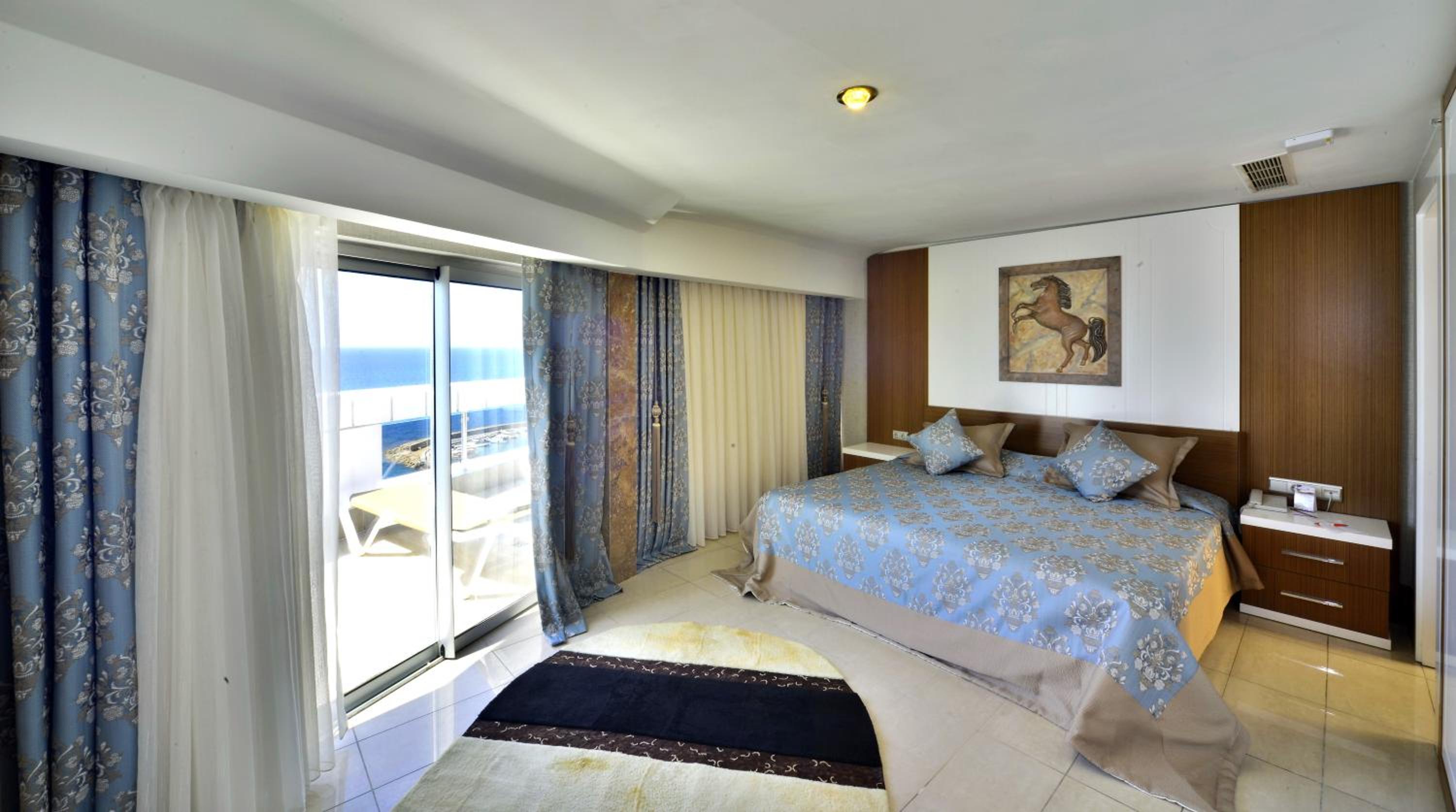 King Suite Sea View with Spa Bath