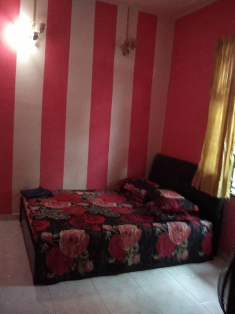 Three-Bedroom House photo 3