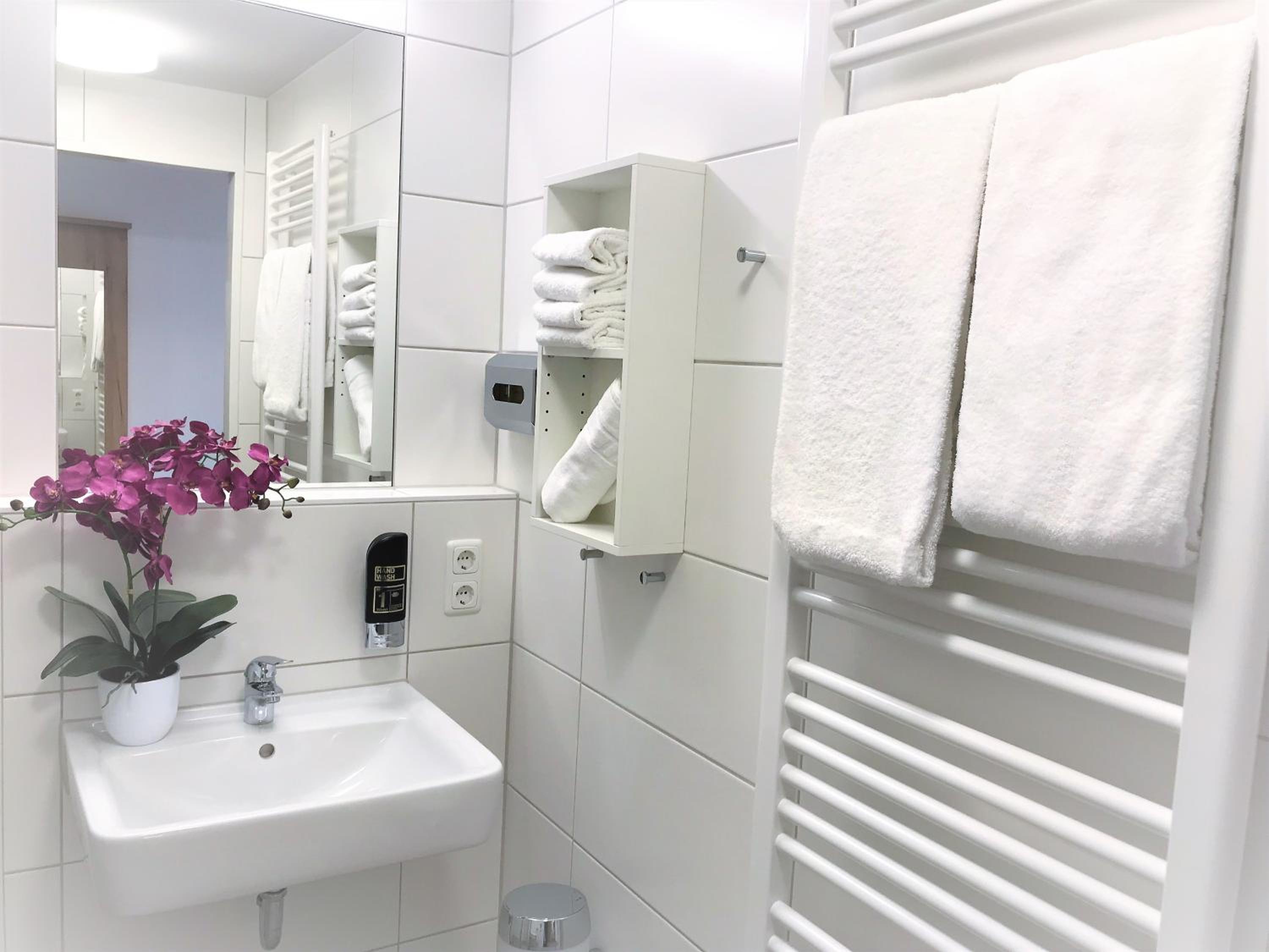 Double or Twin Room with Shower - Photo 26