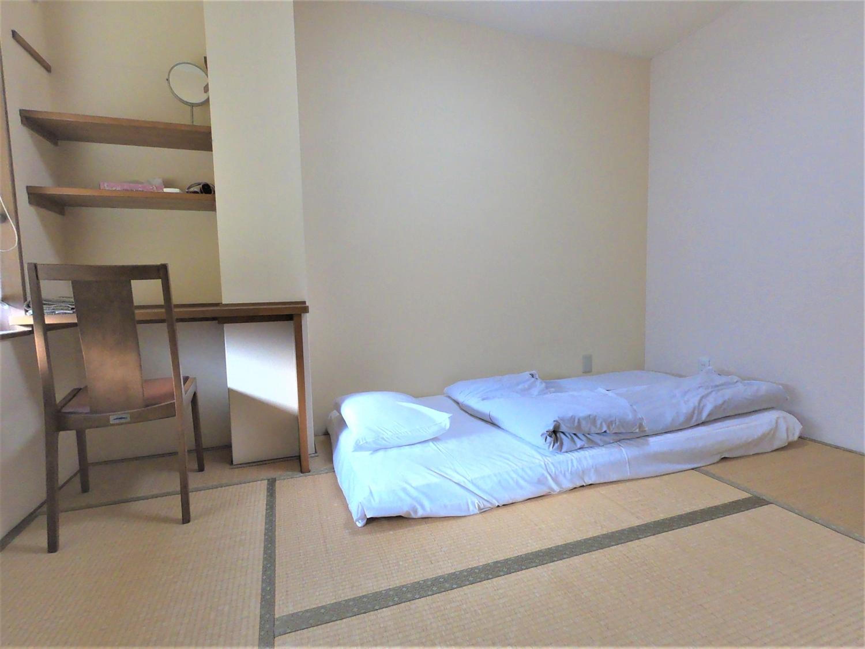 Japanese-Style Twin Room with Shared Bathroom photo 2