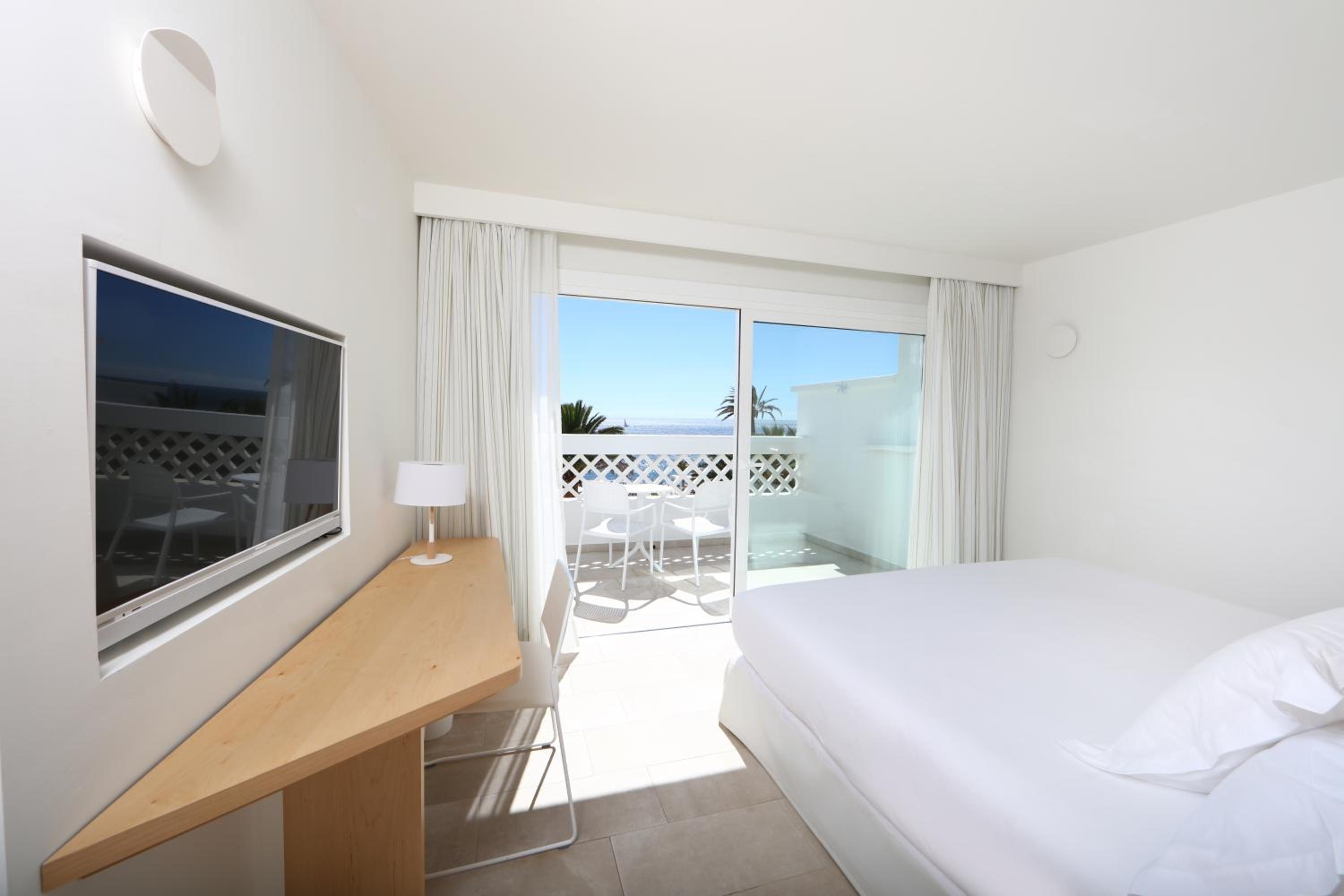 hotel room with a nice view of the ocean?