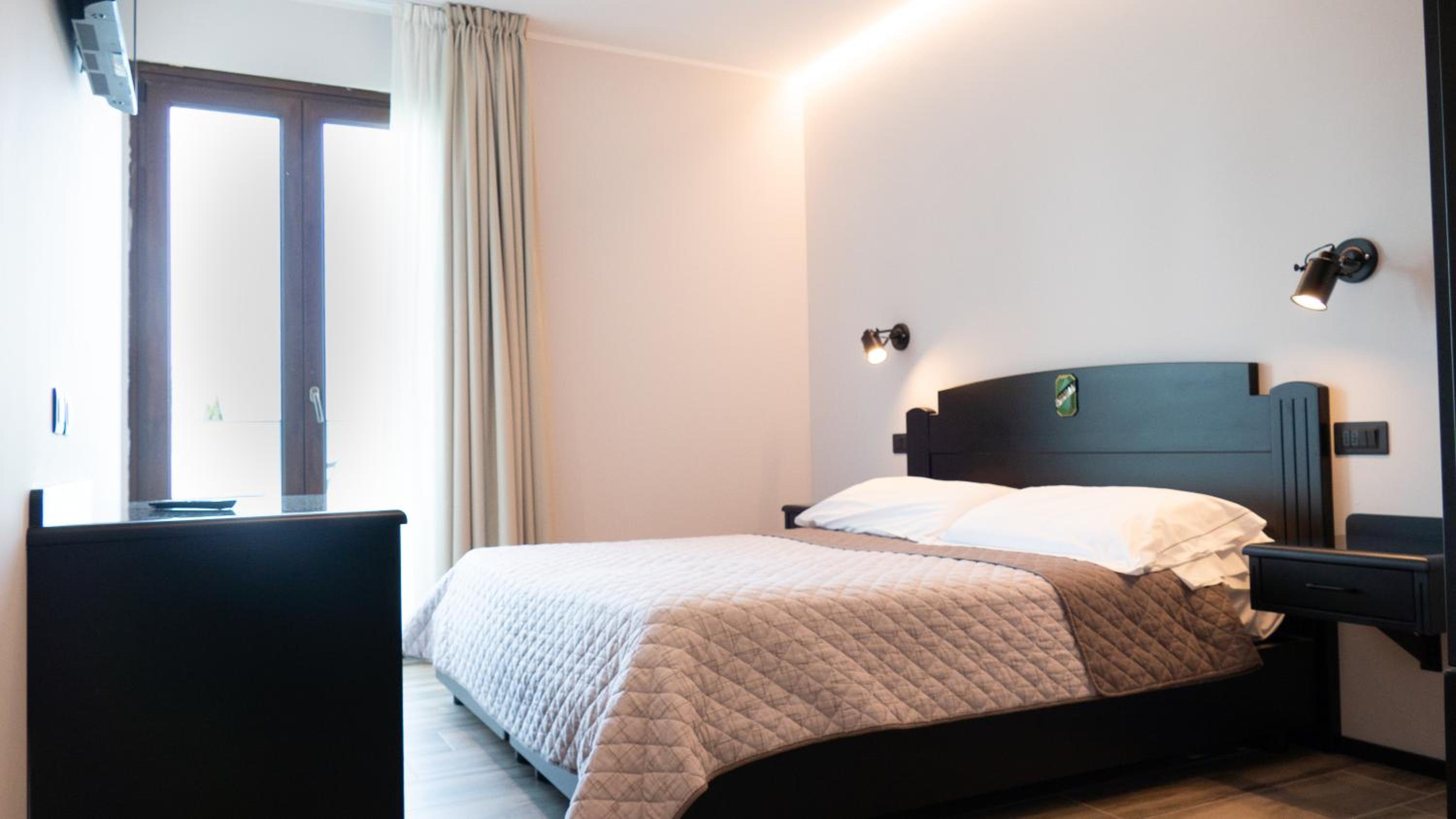 Deluxe Double Room with Lake View photo 1