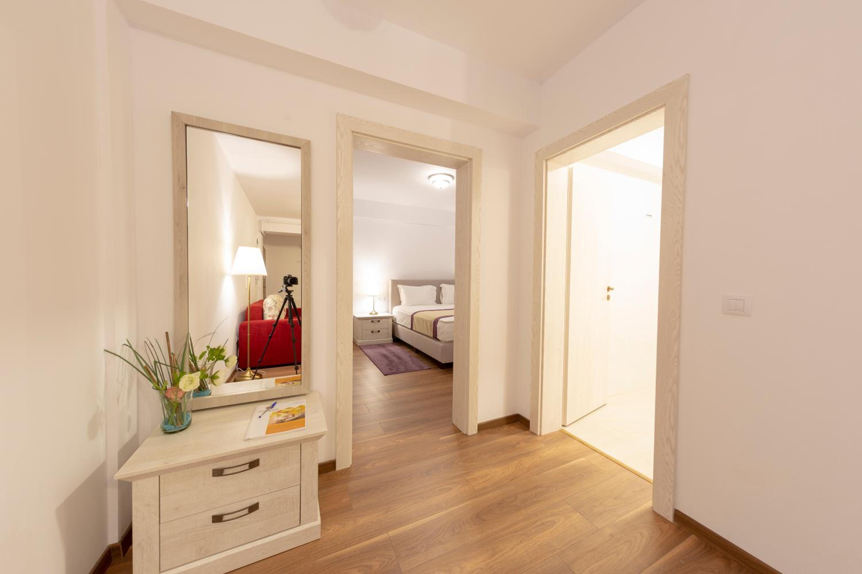 One-Bedroom Apartment photo 2