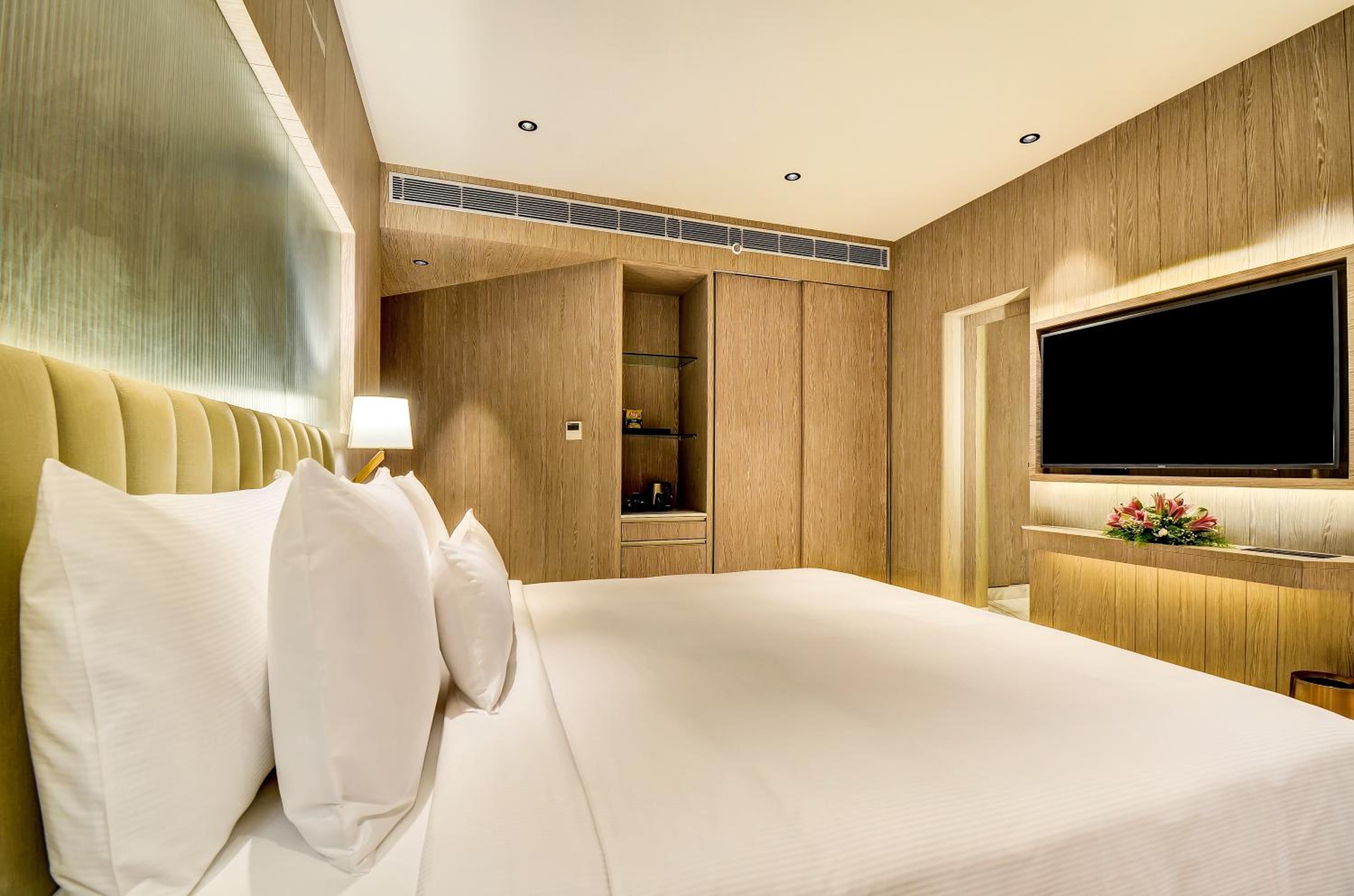 Executive Room - Photo 8