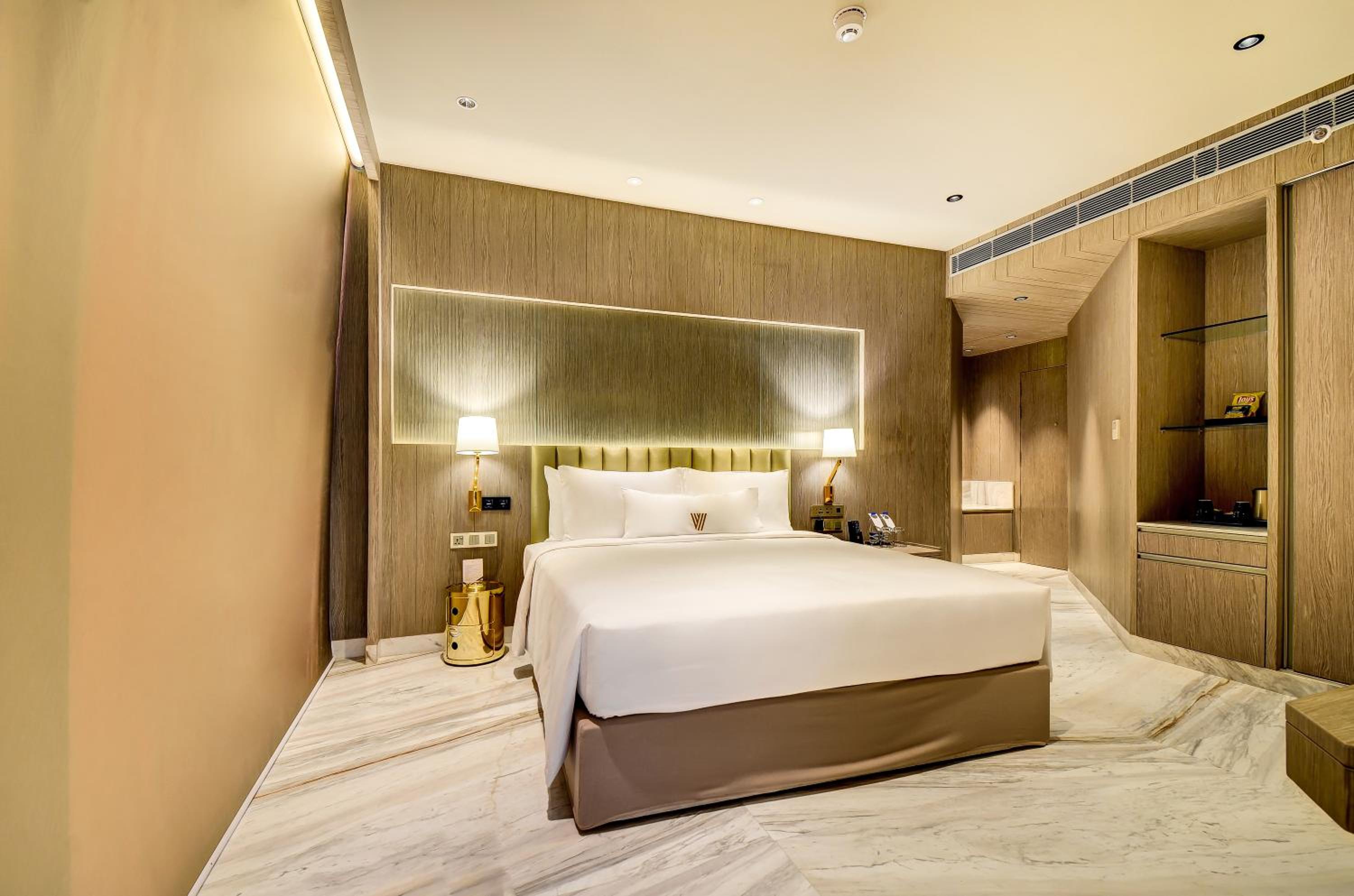 Executive Room - Photo 7