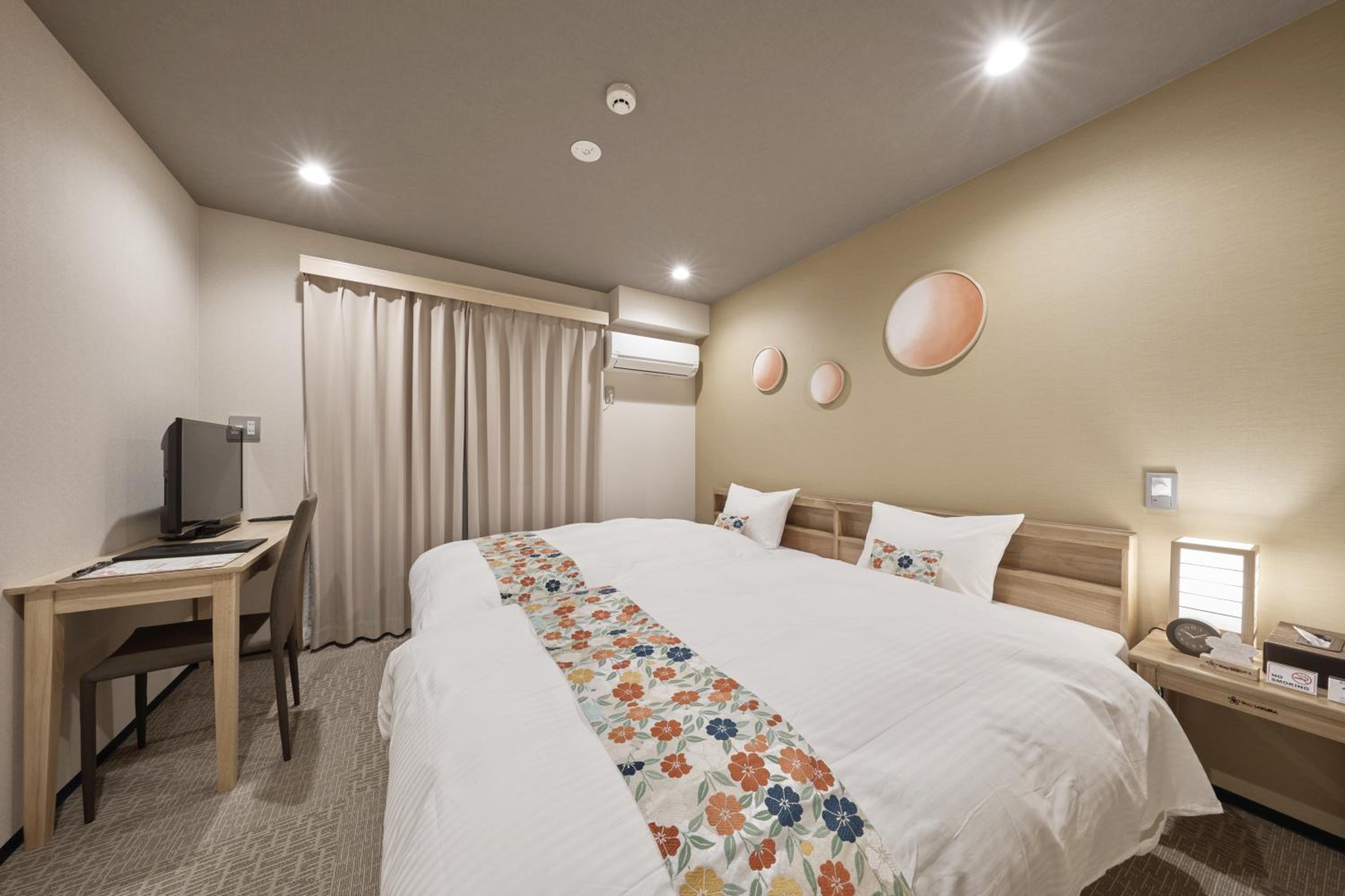Economy Twin Room - Photo 2