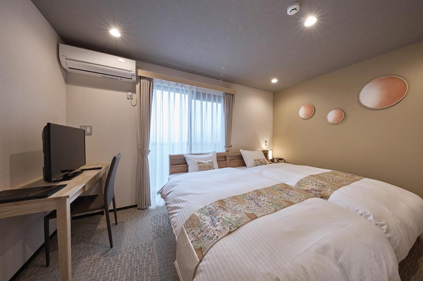 Economy Twin Room - Photo 17