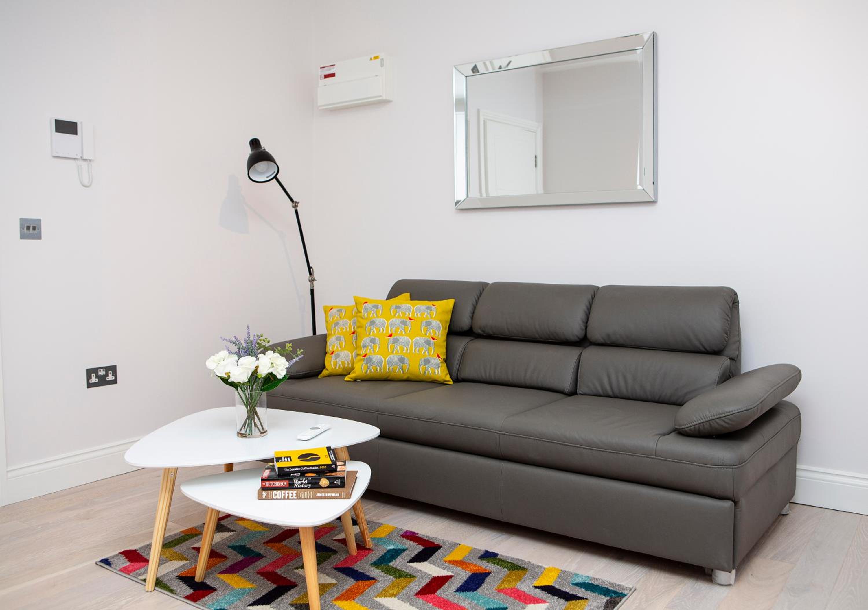 Apartment photo 1