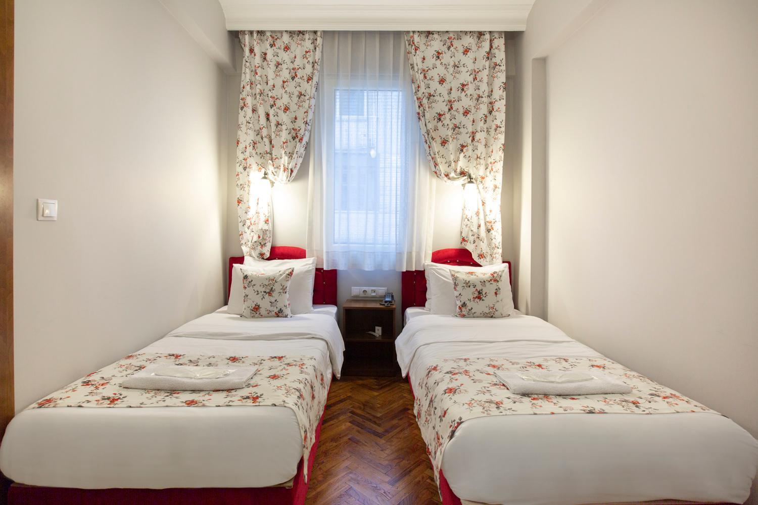 Economy Twin Room photo 1