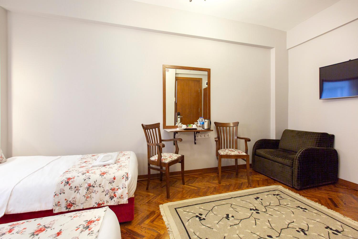 Economy Twin Room photo 3