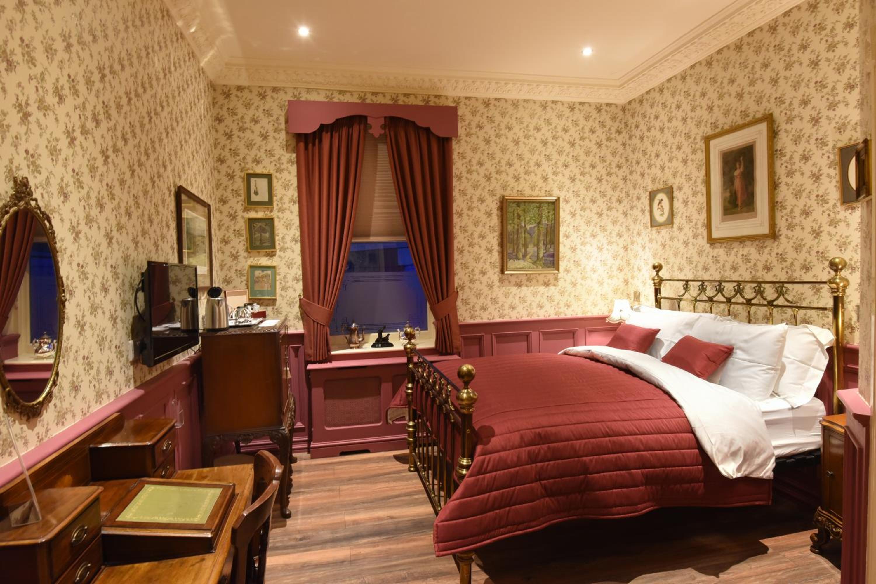 Deluxe King Room photo 1