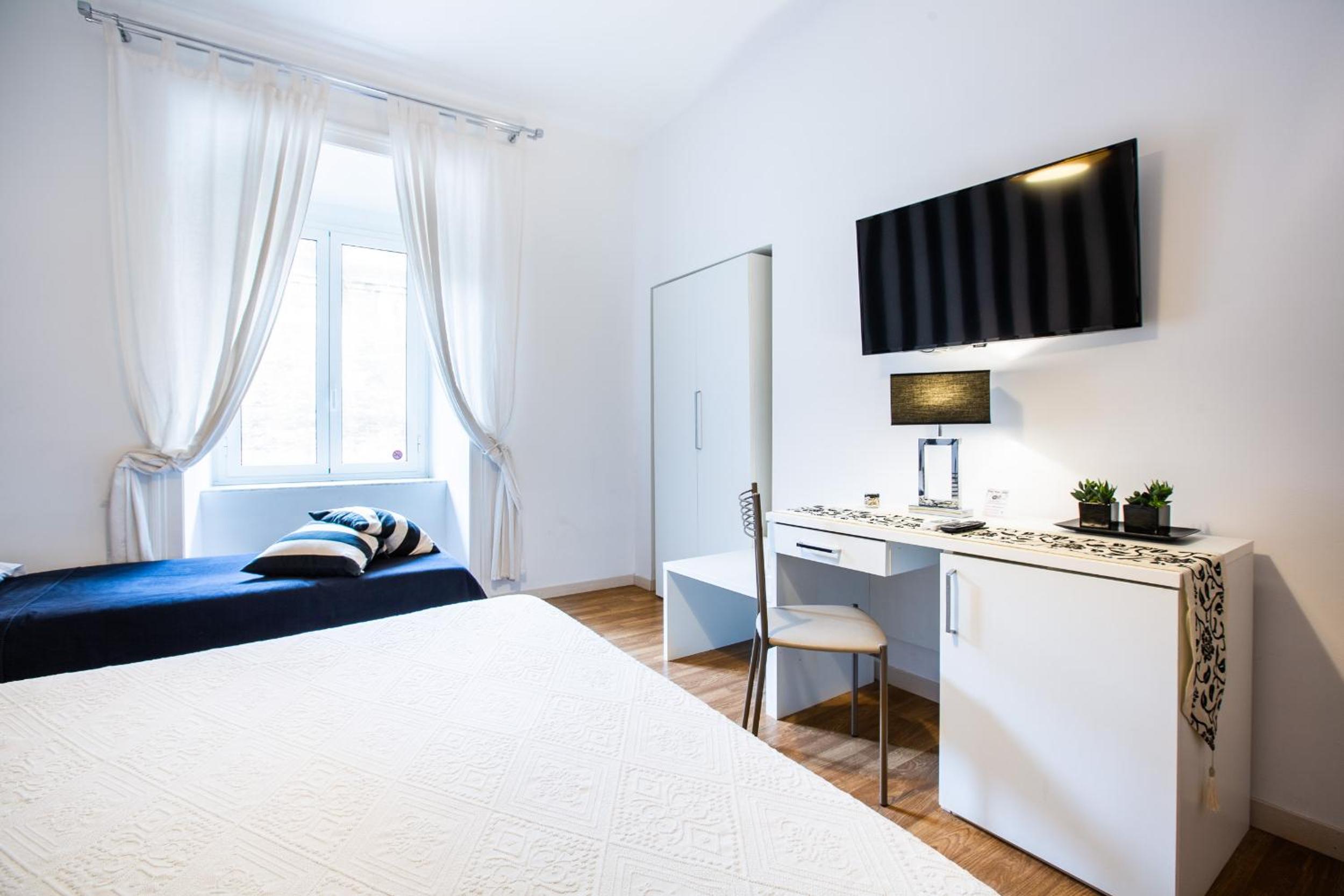 Deluxe Double Room (2 Adults + 1 Child) photo 2