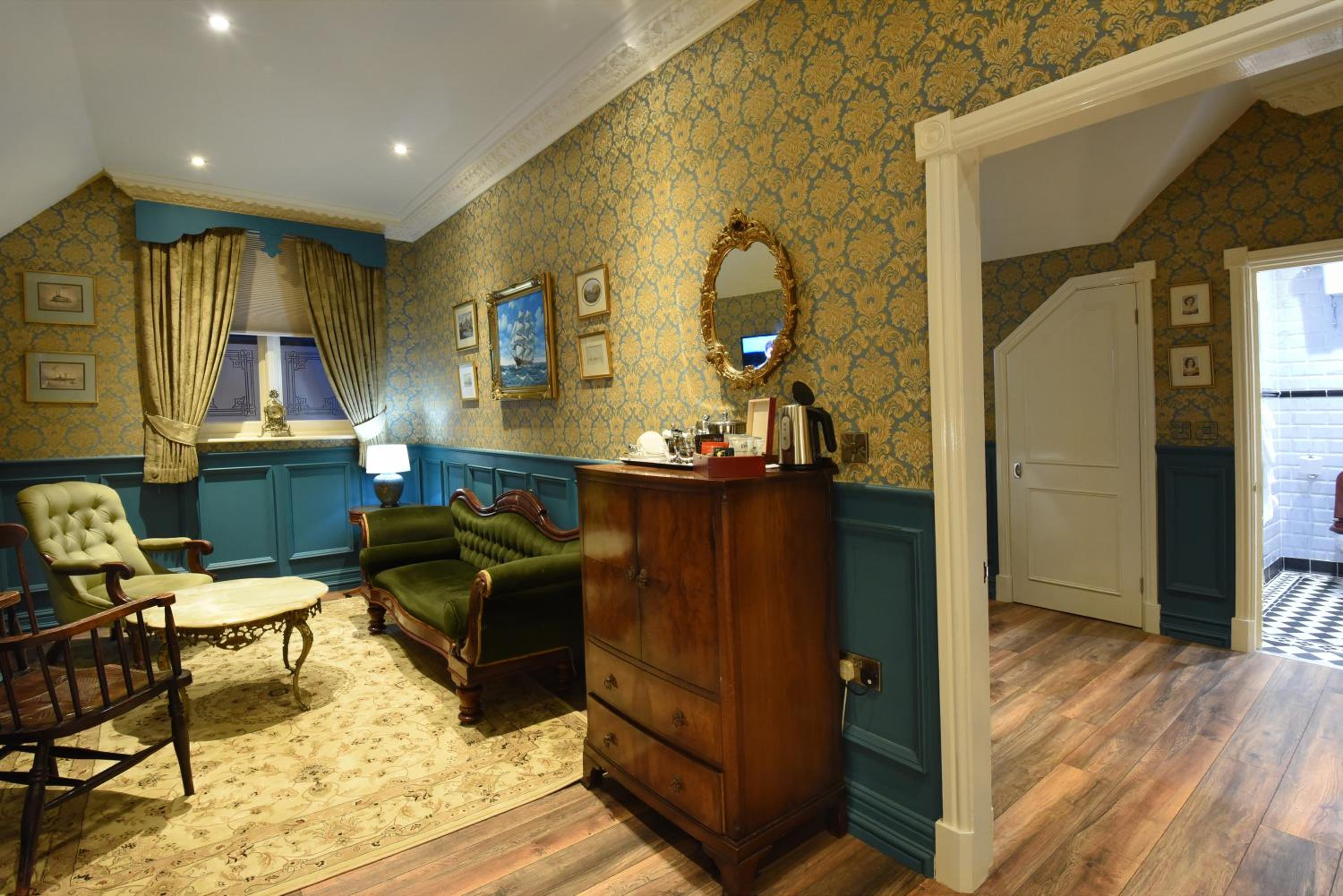 Family Room - Photo 4