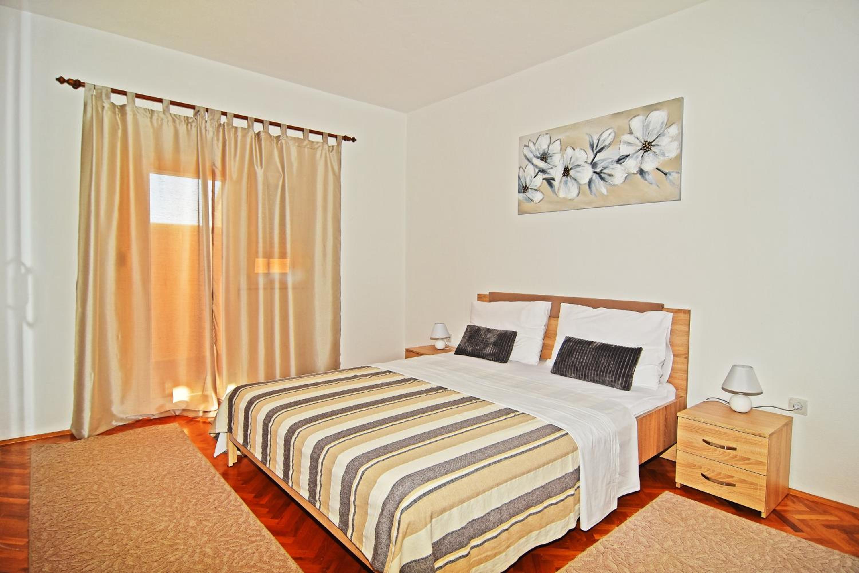 One-Bedroom Apartment - Photo 11