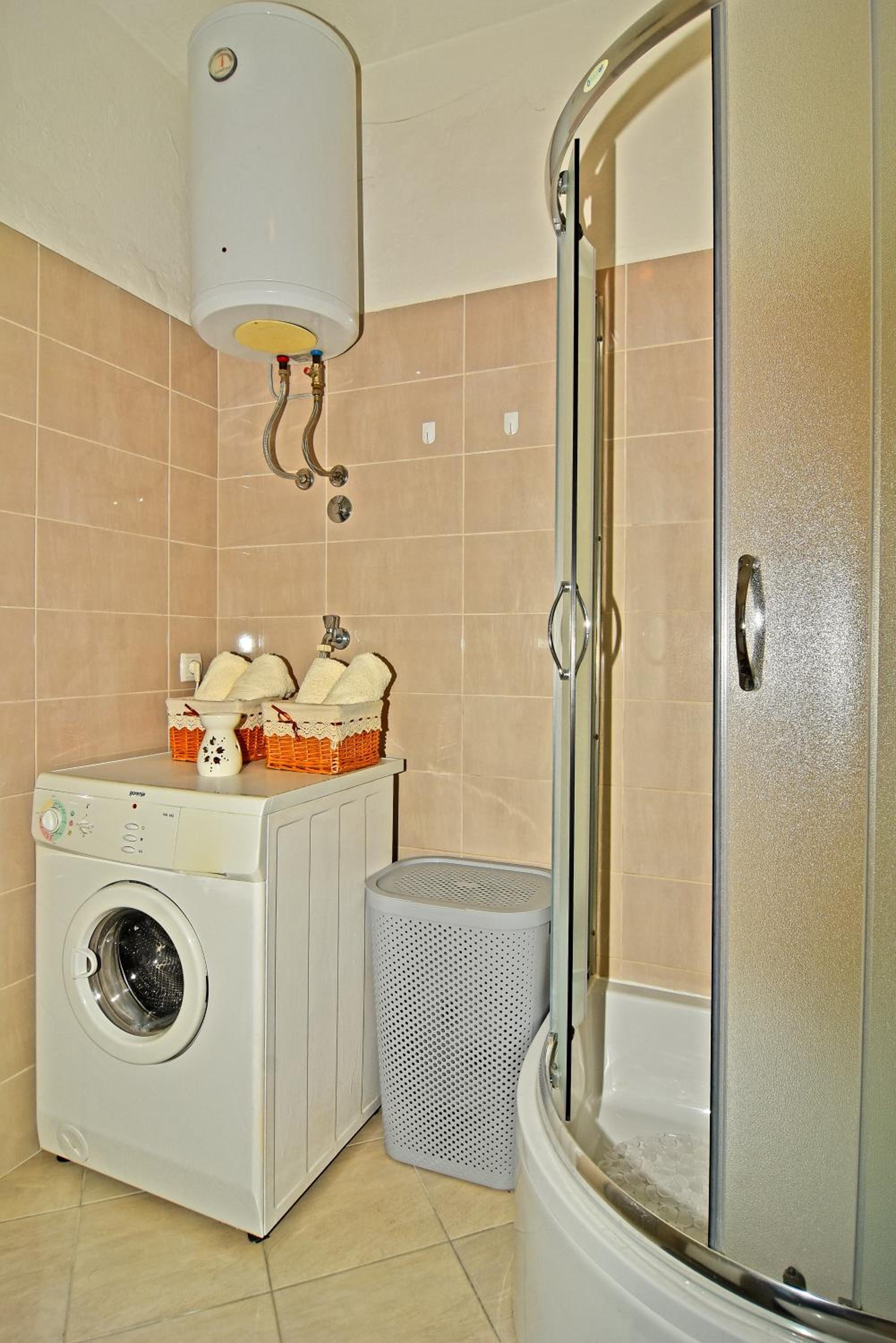 One-Bedroom Apartment - Photo 4