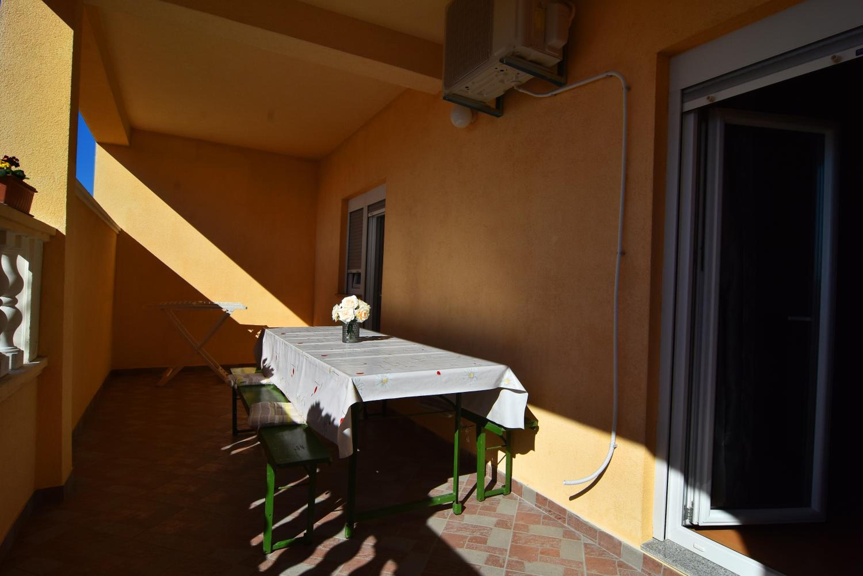 One-Bedroom Apartment - Photo 19