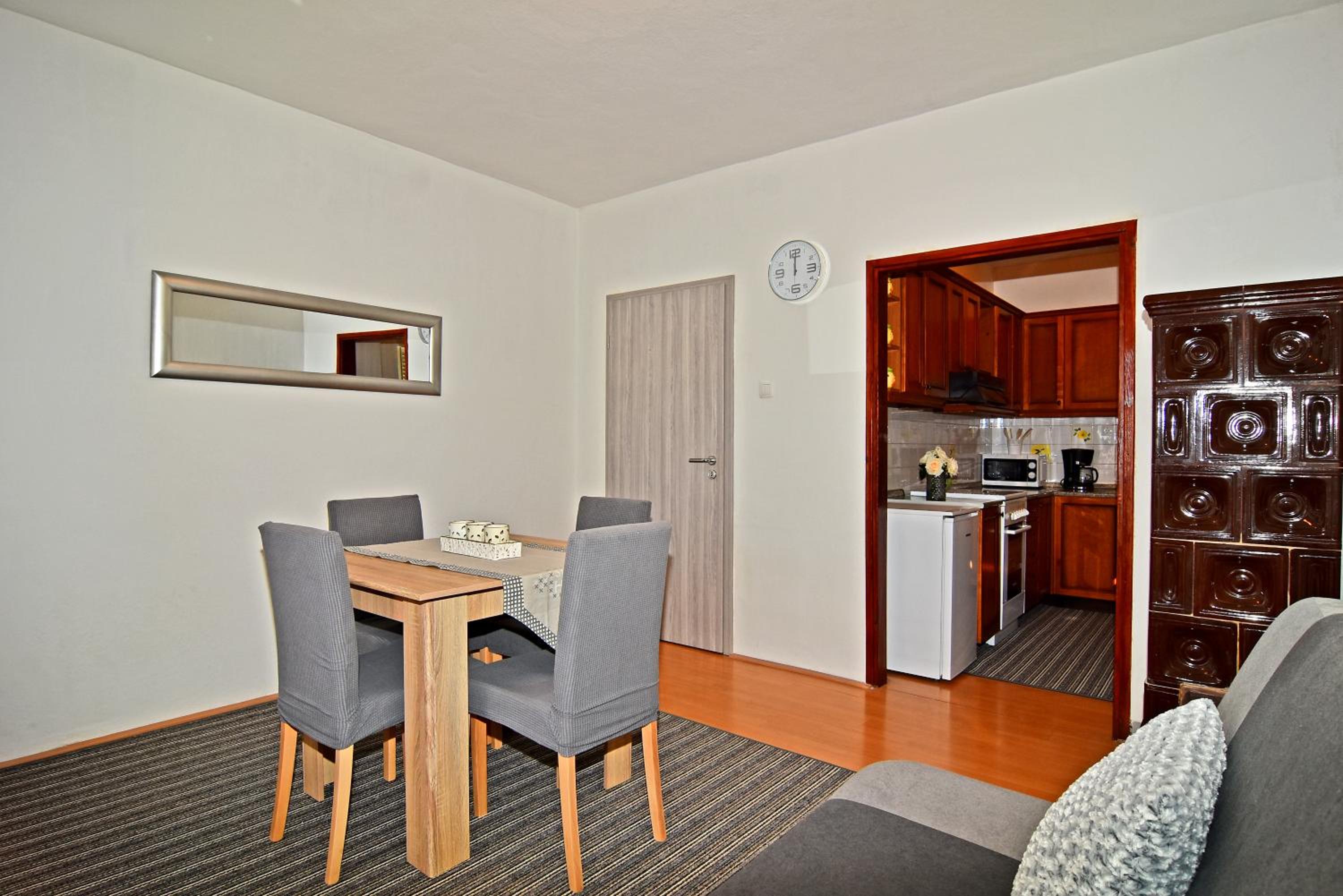 One-Bedroom Apartment - Photo 15