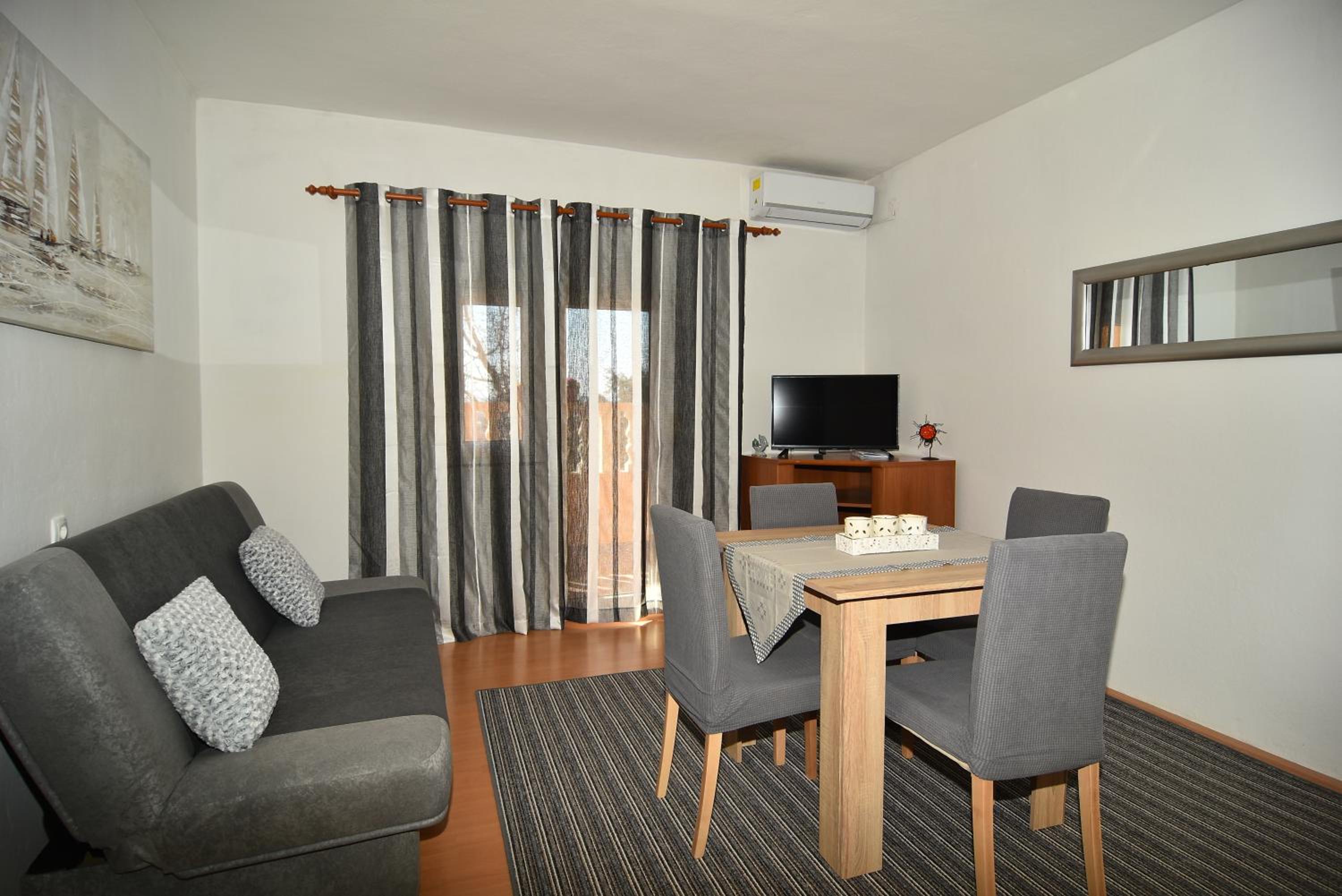 One-Bedroom Apartment - Photo 14