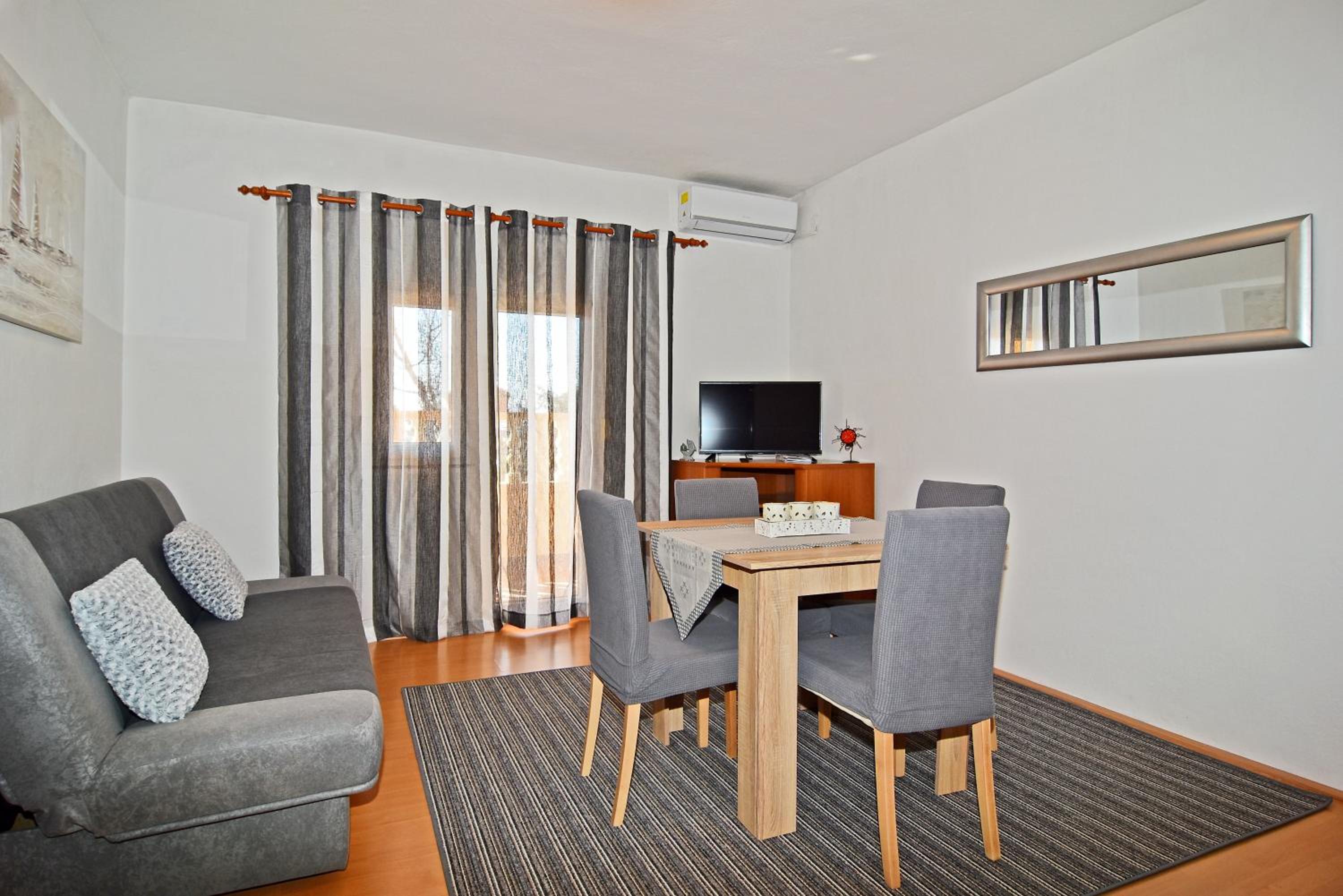 One-Bedroom Apartment - Photo 24