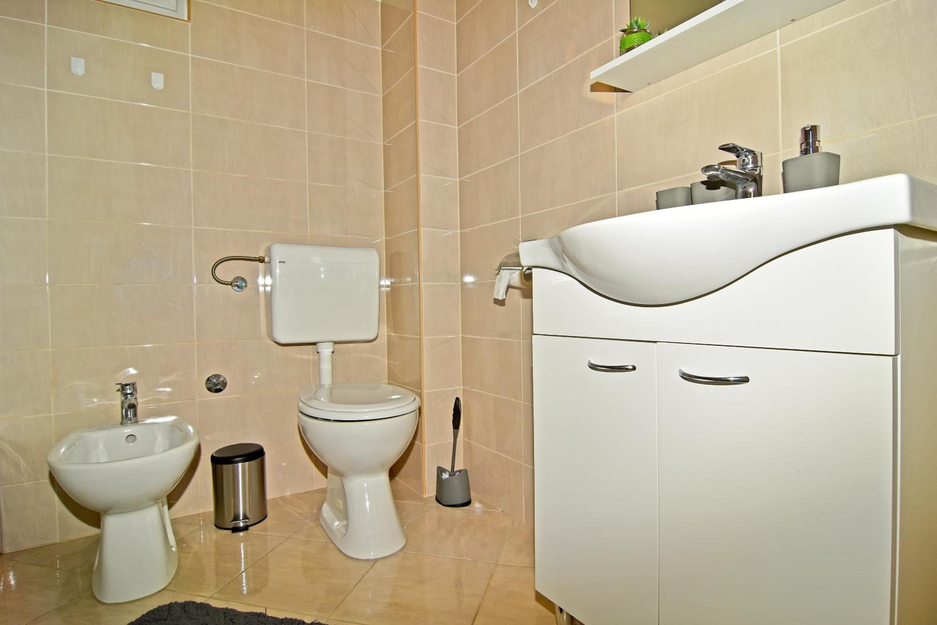 One-Bedroom Apartment - Photo 27